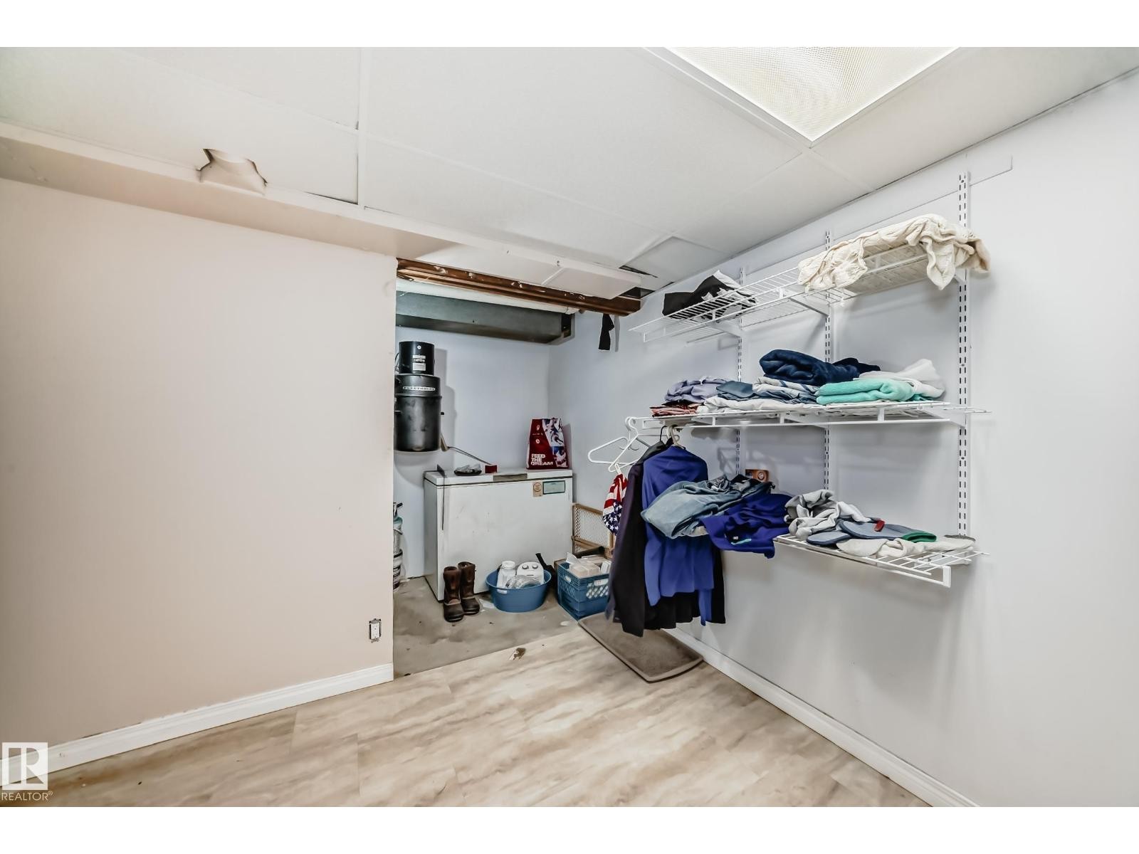 












15906 92A AV NW

,
Edmonton,




Alberta
T5R5C6

