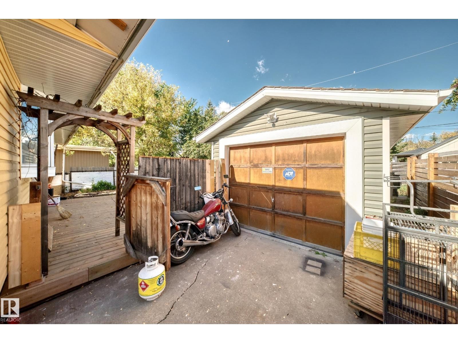 












15906 92A AV NW

,
Edmonton,




Alberta
T5R5C6

