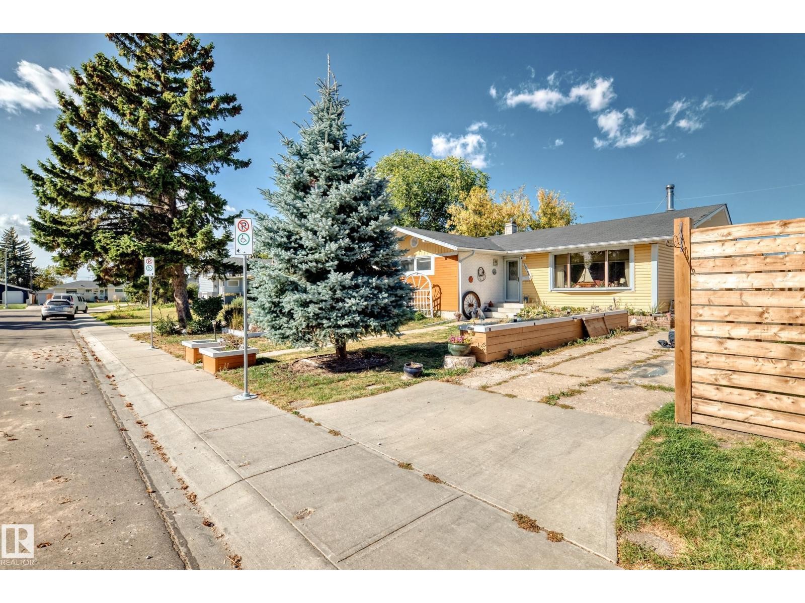 












15906 92A AV NW

,
Edmonton,




Alberta
T5R5C6

