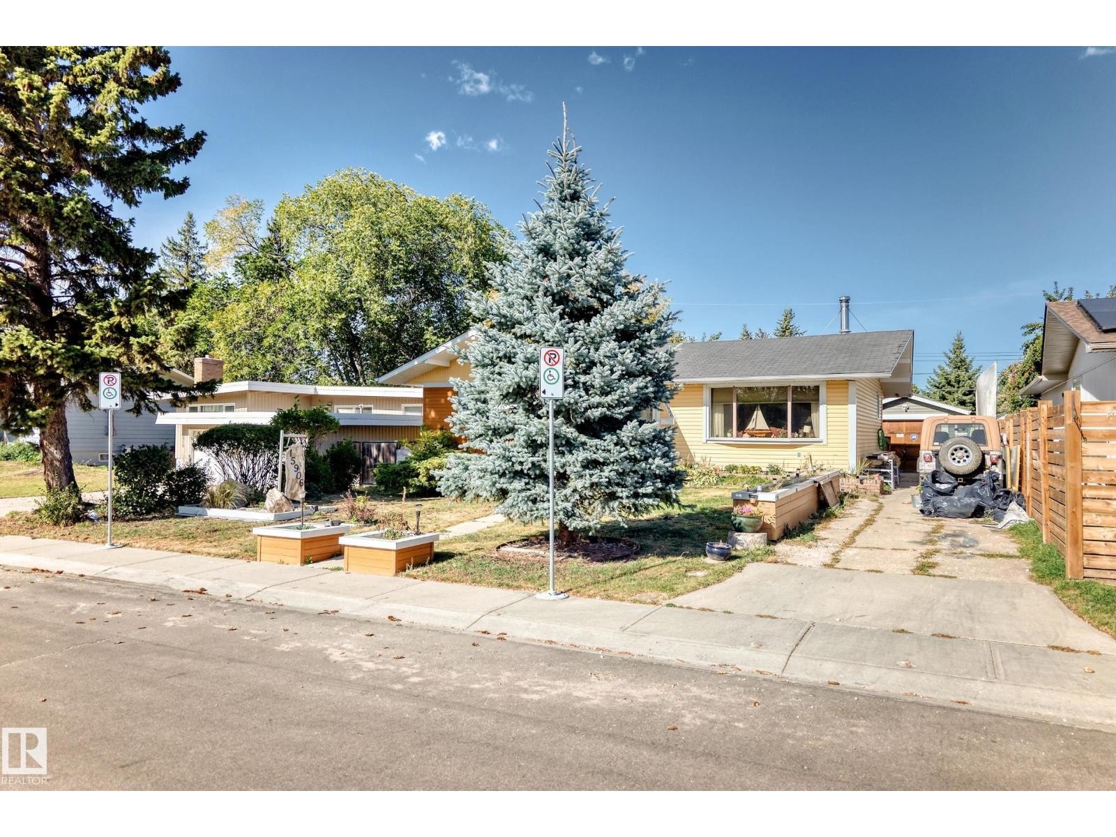 












15906 92A AV NW

,
Edmonton,




Alberta
T5R5C6

