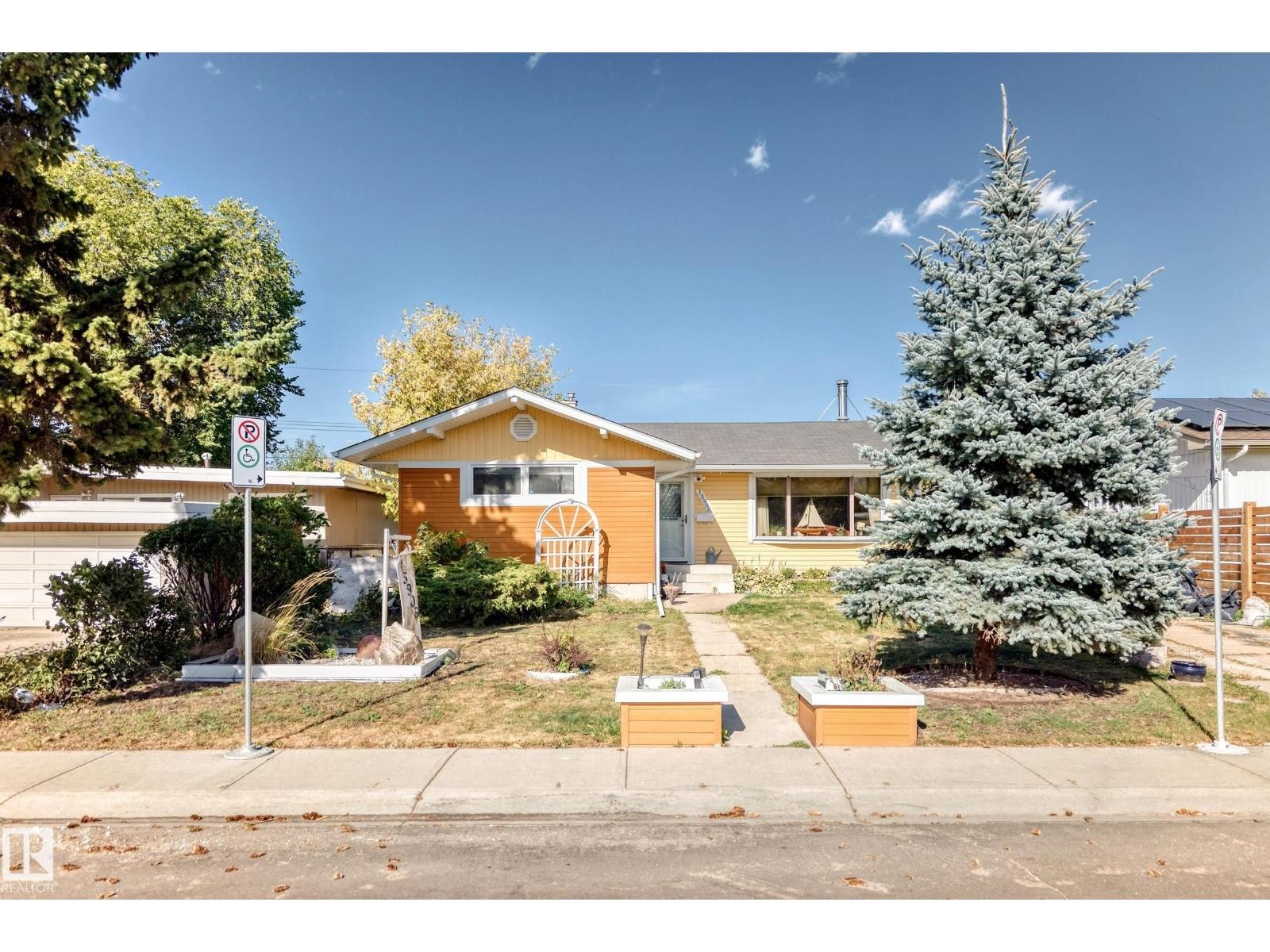 












15906 92A AV NW

,
Edmonton,




Alberta
T5R5C6

