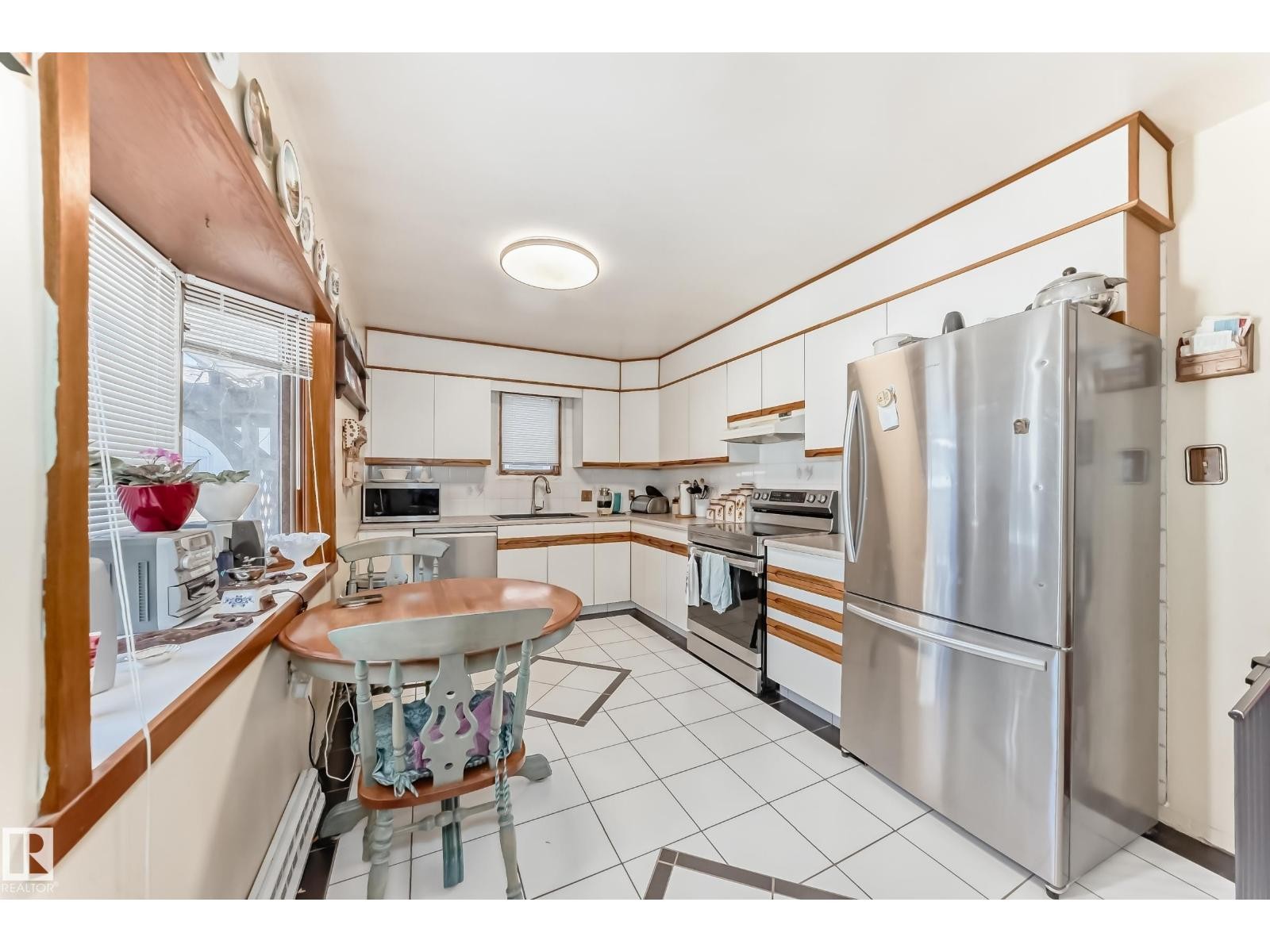 












15906 92A AV NW

,
Edmonton,




Alberta
T5R5C6


