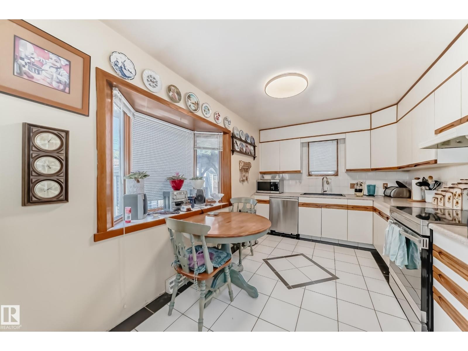 












15906 92A AV NW

,
Edmonton,




Alberta
T5R5C6

