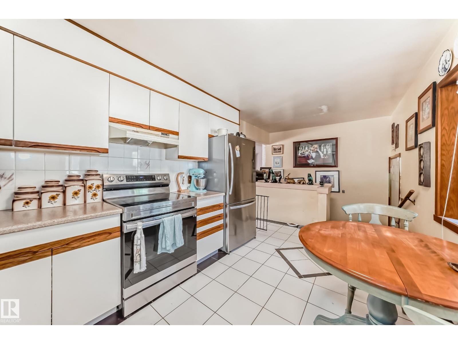 












15906 92A AV NW

,
Edmonton,




Alberta
T5R5C6

