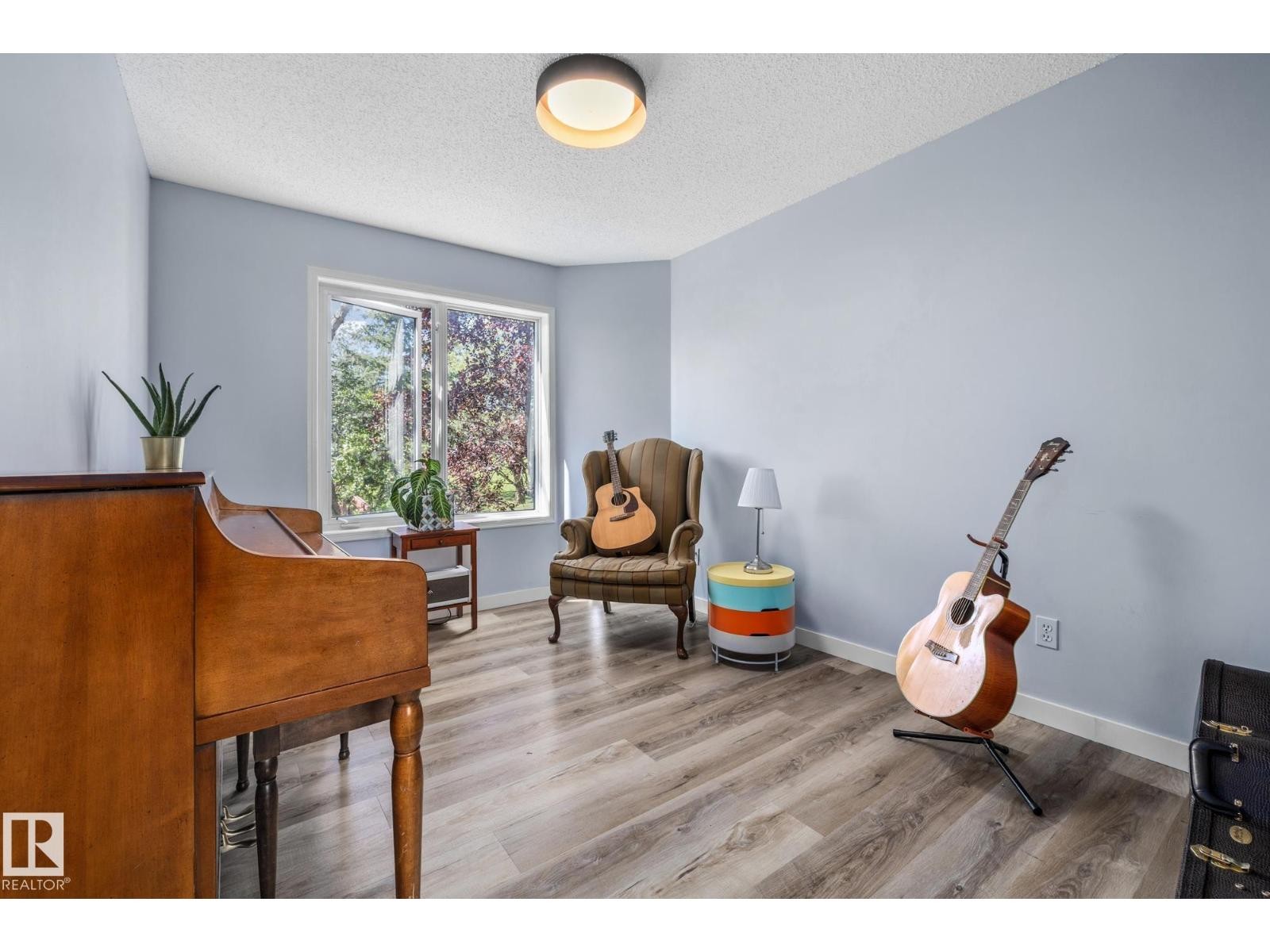 












#23 1237 CARTER CREST RD NW

,
Edmonton,




Alberta
T6R2R2

