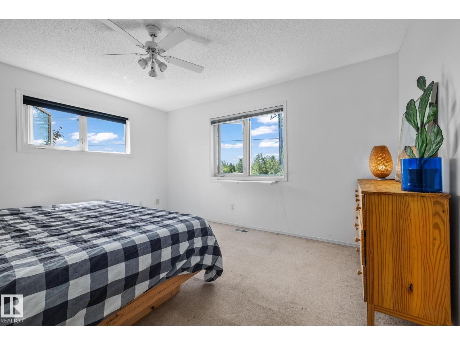 












#23 1237 CARTER CREST RD NW

,
Edmonton,




Alberta
T6R2R2

