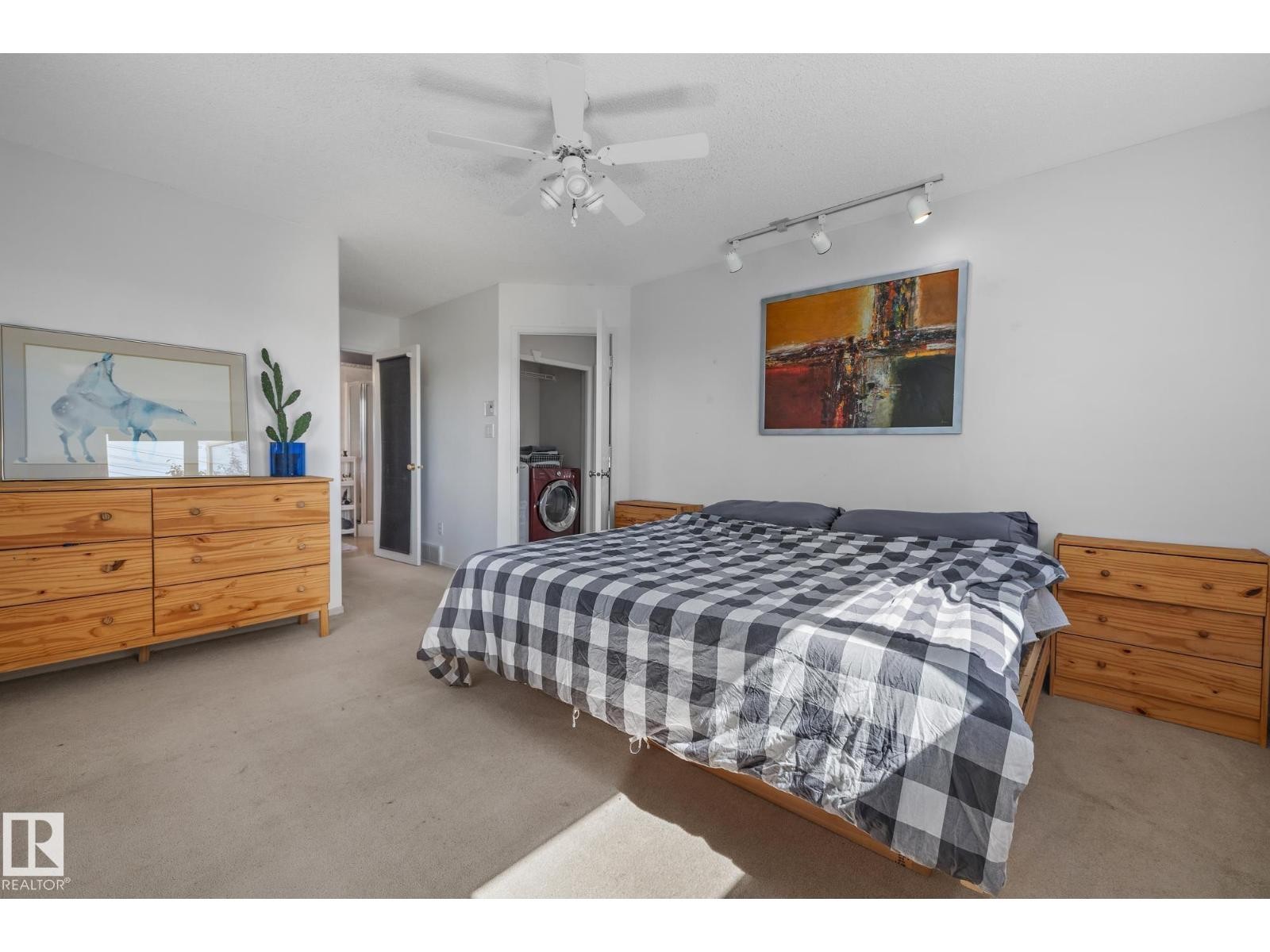 












#23 1237 CARTER CREST RD NW

,
Edmonton,




Alberta
T6R2R2

