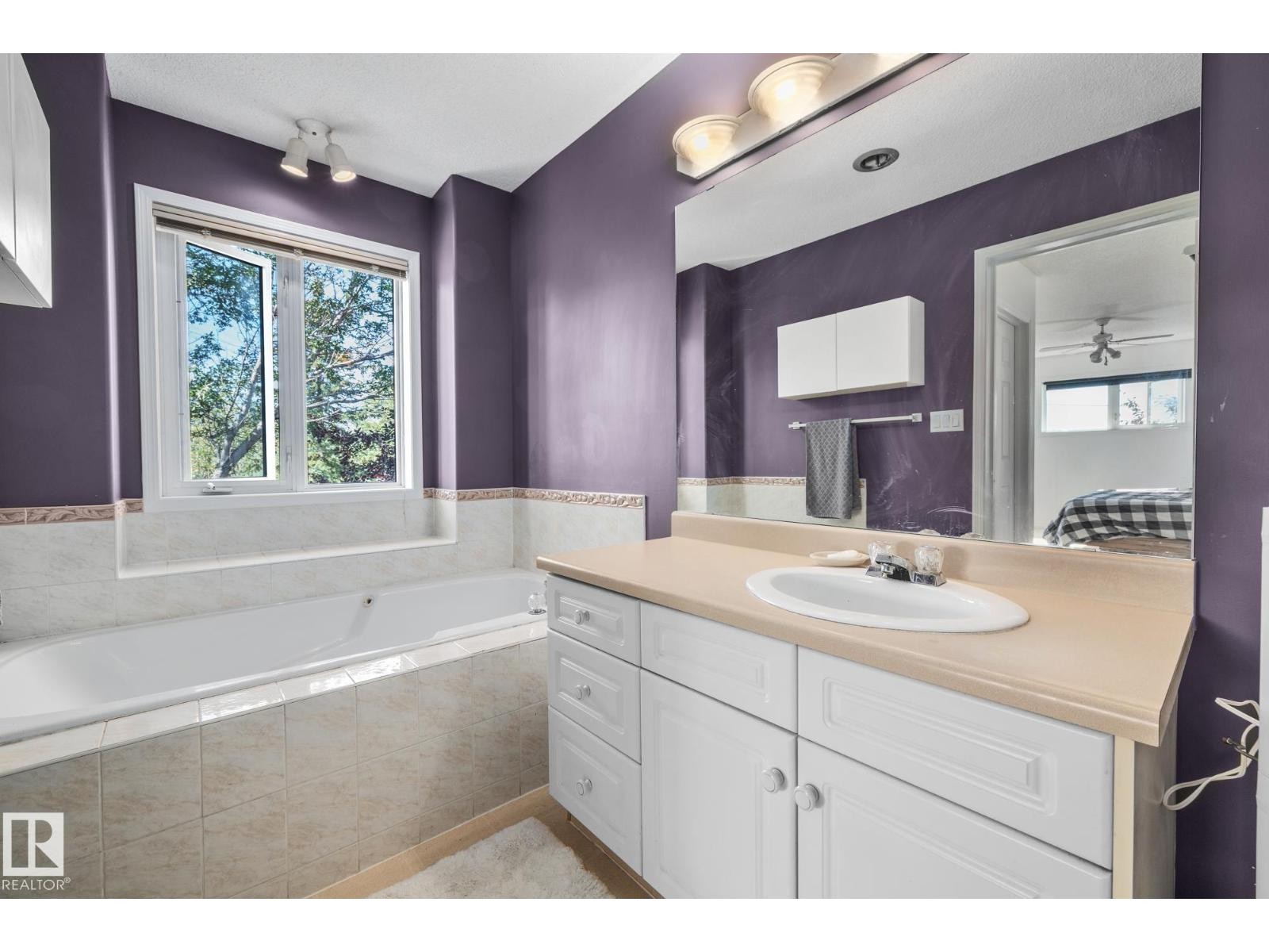 












#23 1237 CARTER CREST RD NW

,
Edmonton,




Alberta
T6R2R2

