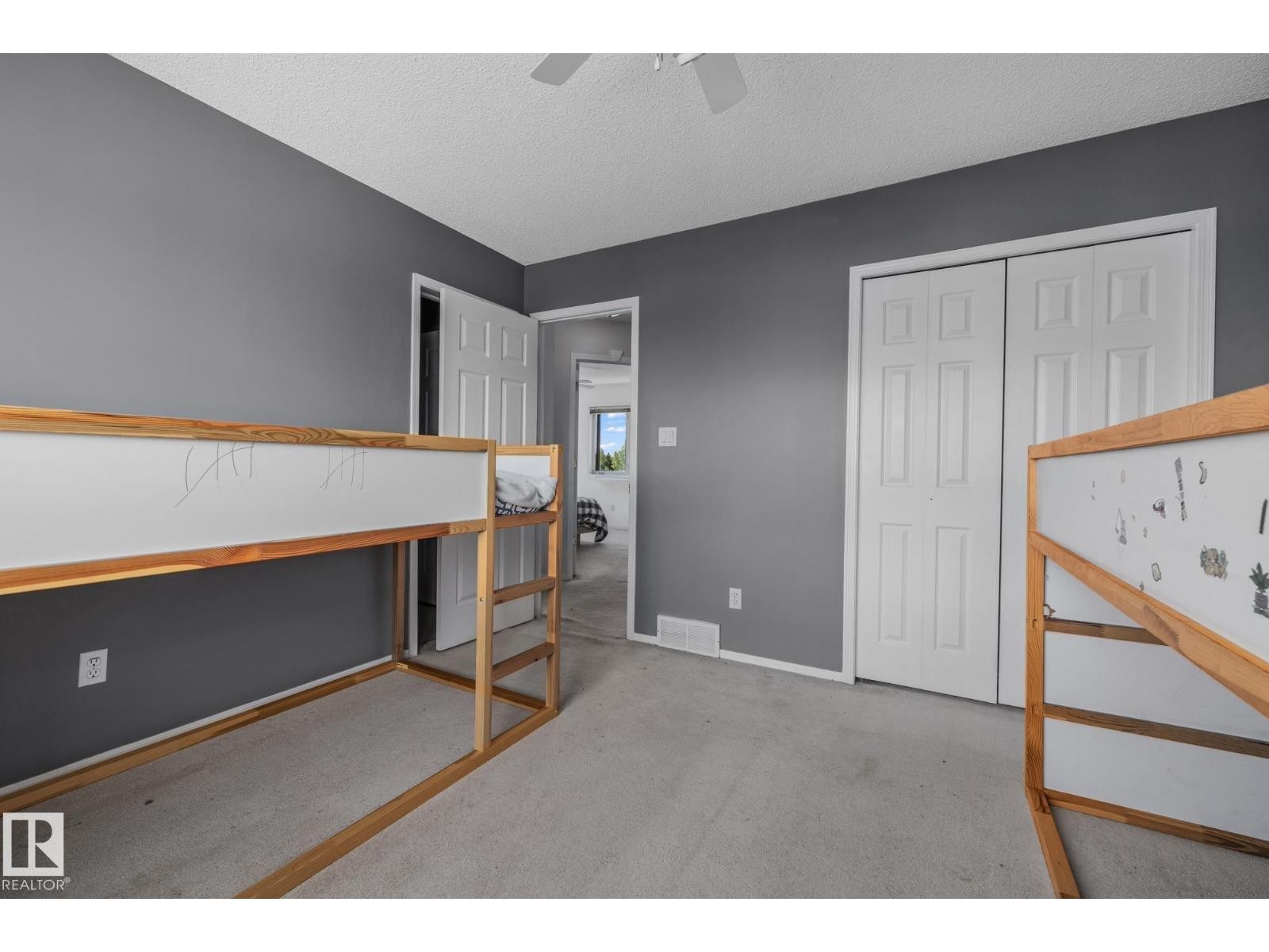 












#23 1237 CARTER CREST RD NW

,
Edmonton,




Alberta
T6R2R2

