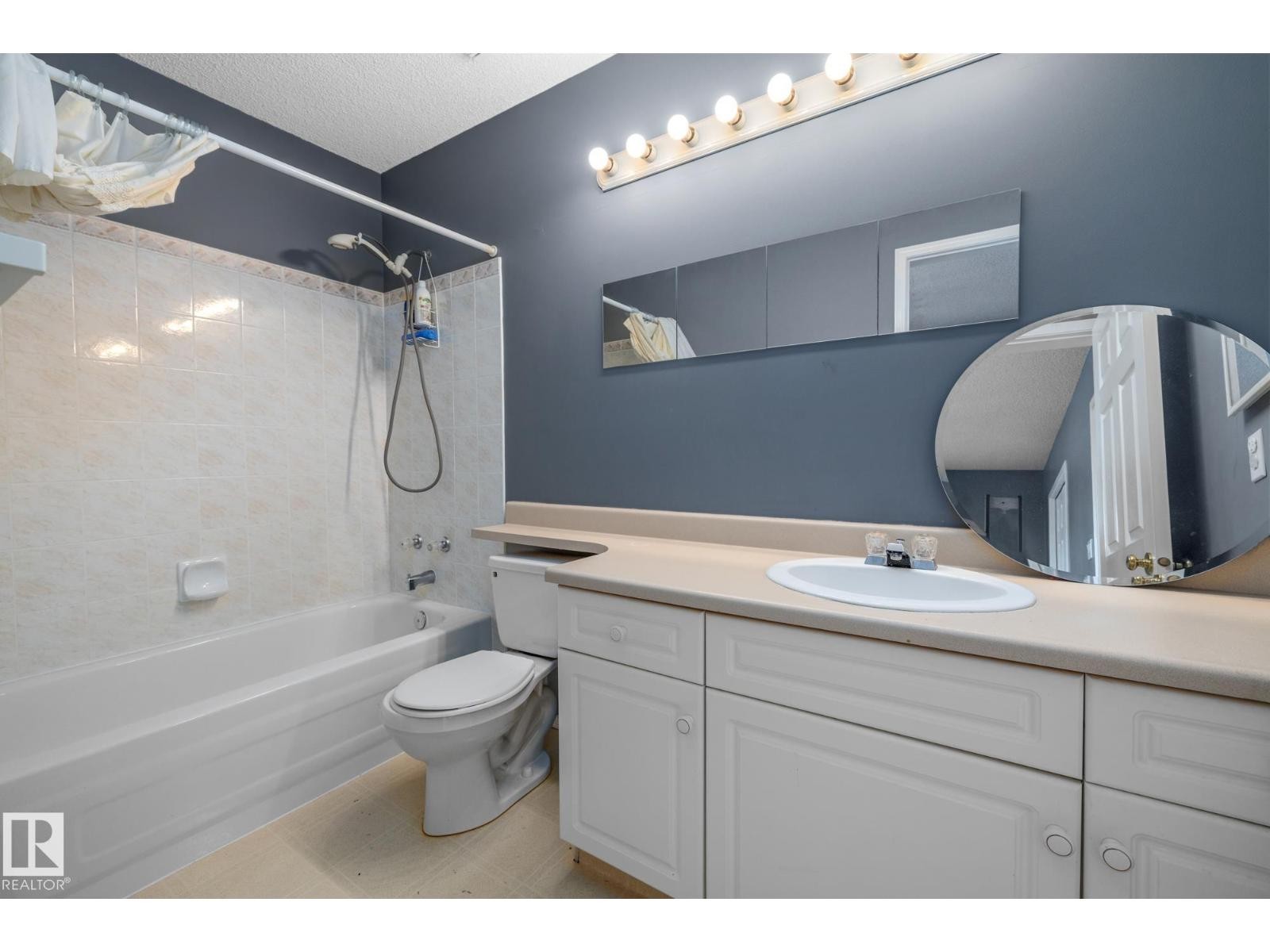 












#23 1237 CARTER CREST RD NW

,
Edmonton,




Alberta
T6R2R2

