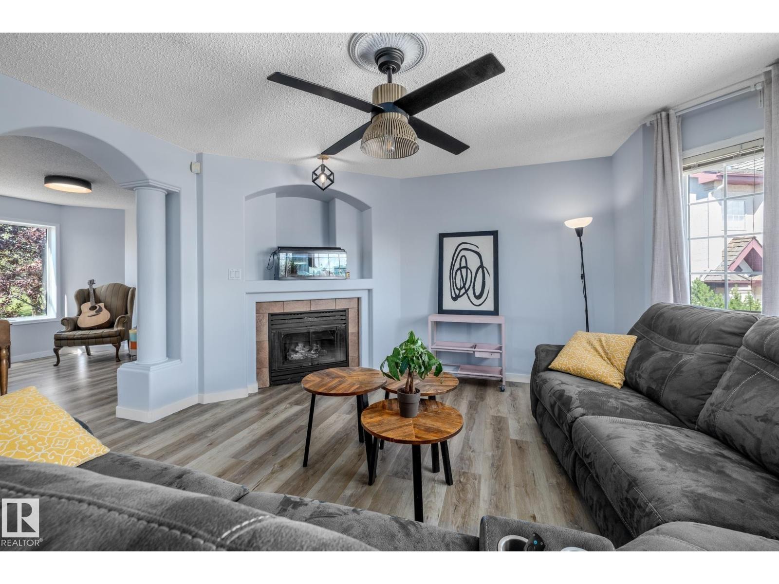 












#23 1237 CARTER CREST RD NW

,
Edmonton,




Alberta
T6R2R2

