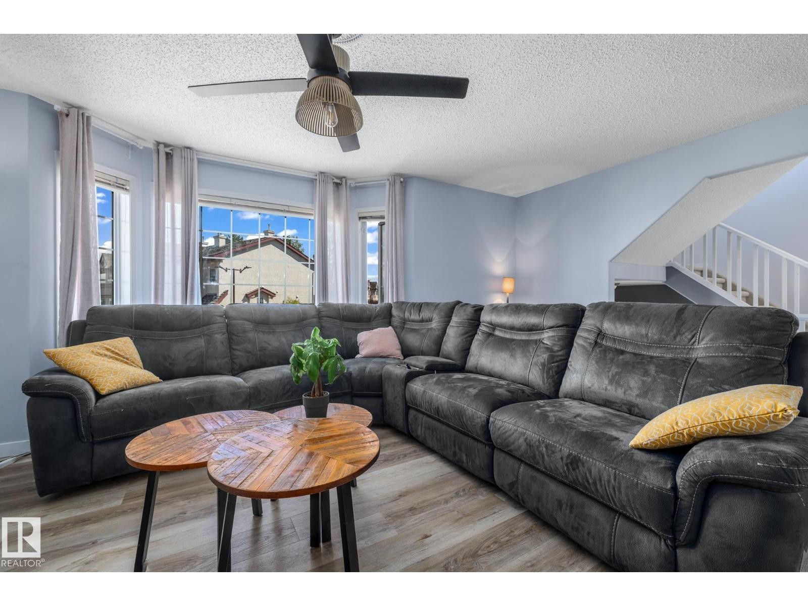 












#23 1237 CARTER CREST RD NW

,
Edmonton,




Alberta
T6R2R2

