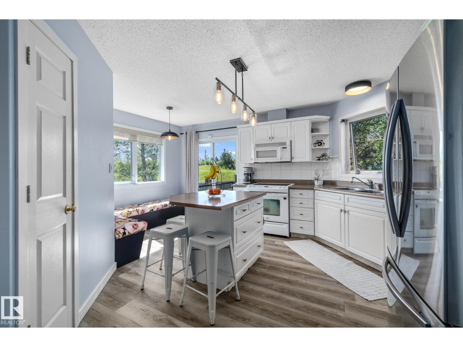 












#23 1237 CARTER CREST RD NW

,
Edmonton,




Alberta
T6R2R2


