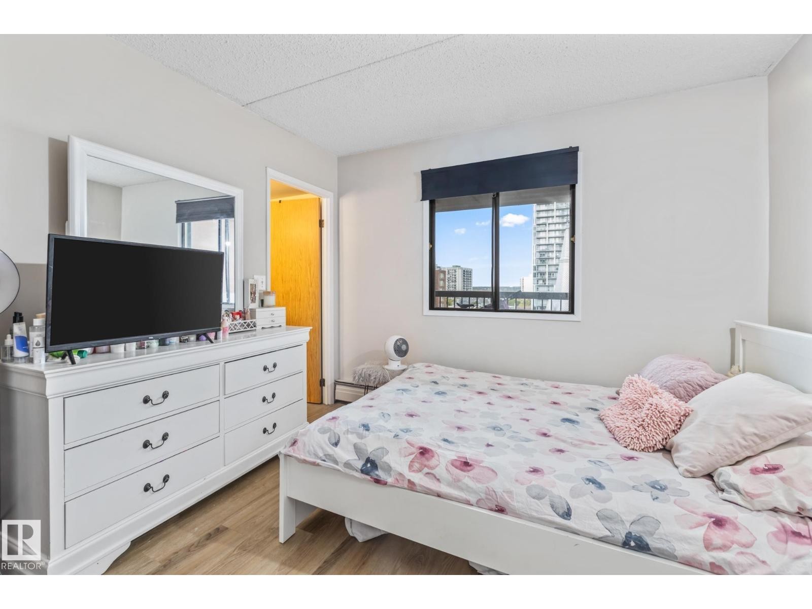 












#905 9917 110 ST NW

,
Edmonton,




Alberta
T5K2N4

