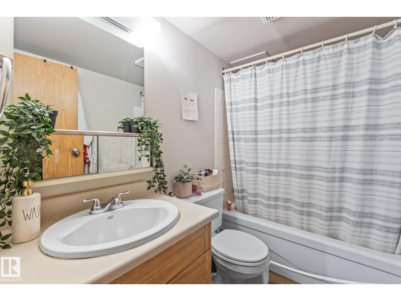 












#905 9917 110 ST NW

,
Edmonton,




Alberta
T5K2N4

