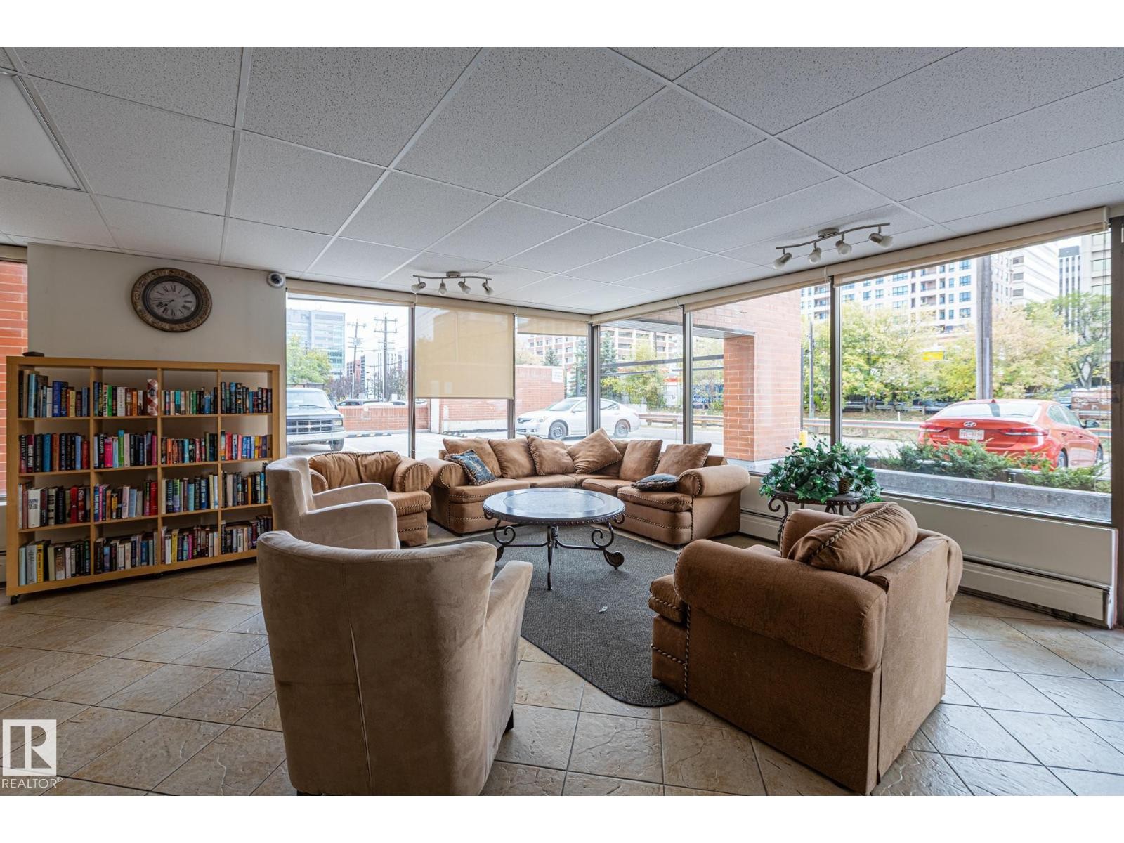 












#905 9917 110 ST NW

,
Edmonton,




Alberta
T5K2N4


