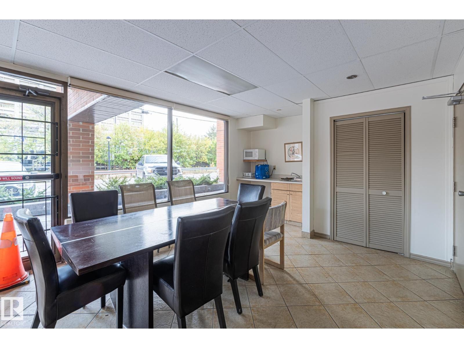 












#905 9917 110 ST NW

,
Edmonton,




Alberta
T5K2N4


