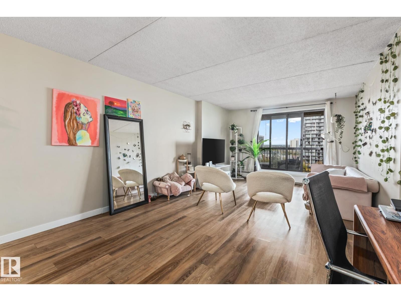 












#905 9917 110 ST NW

,
Edmonton,




Alberta
T5K2N4

