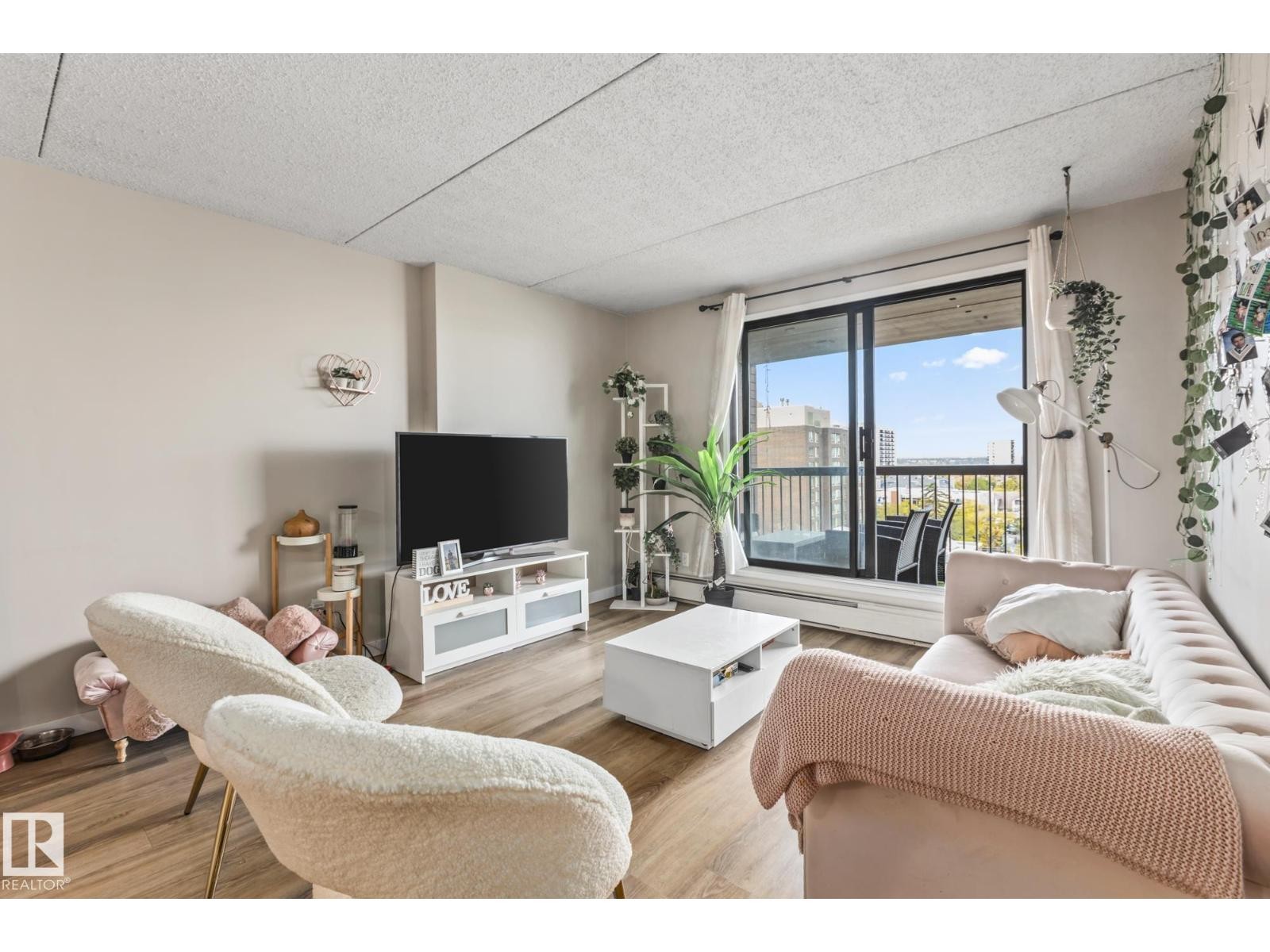 












#905 9917 110 ST NW

,
Edmonton,




Alberta
T5K2N4

