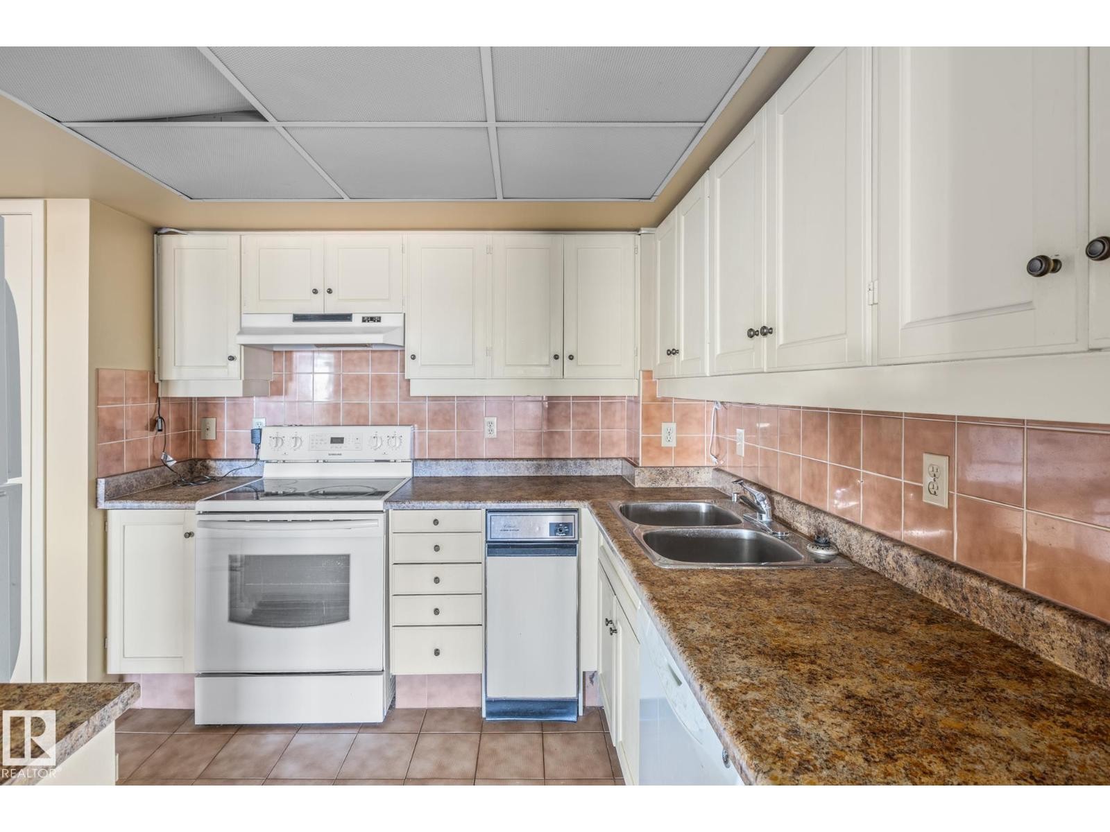 












#602 11503 100 AV NW NW

,
Edmonton,




Alberta
T5K2K7

