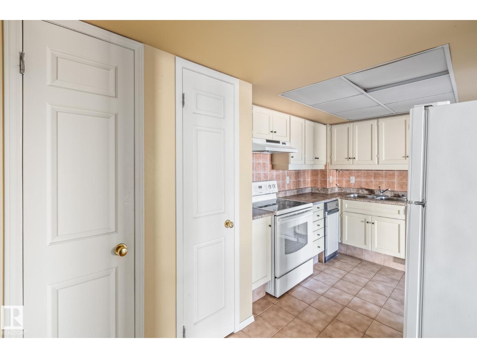 












#602 11503 100 AV NW NW

,
Edmonton,




Alberta
T5K2K7


