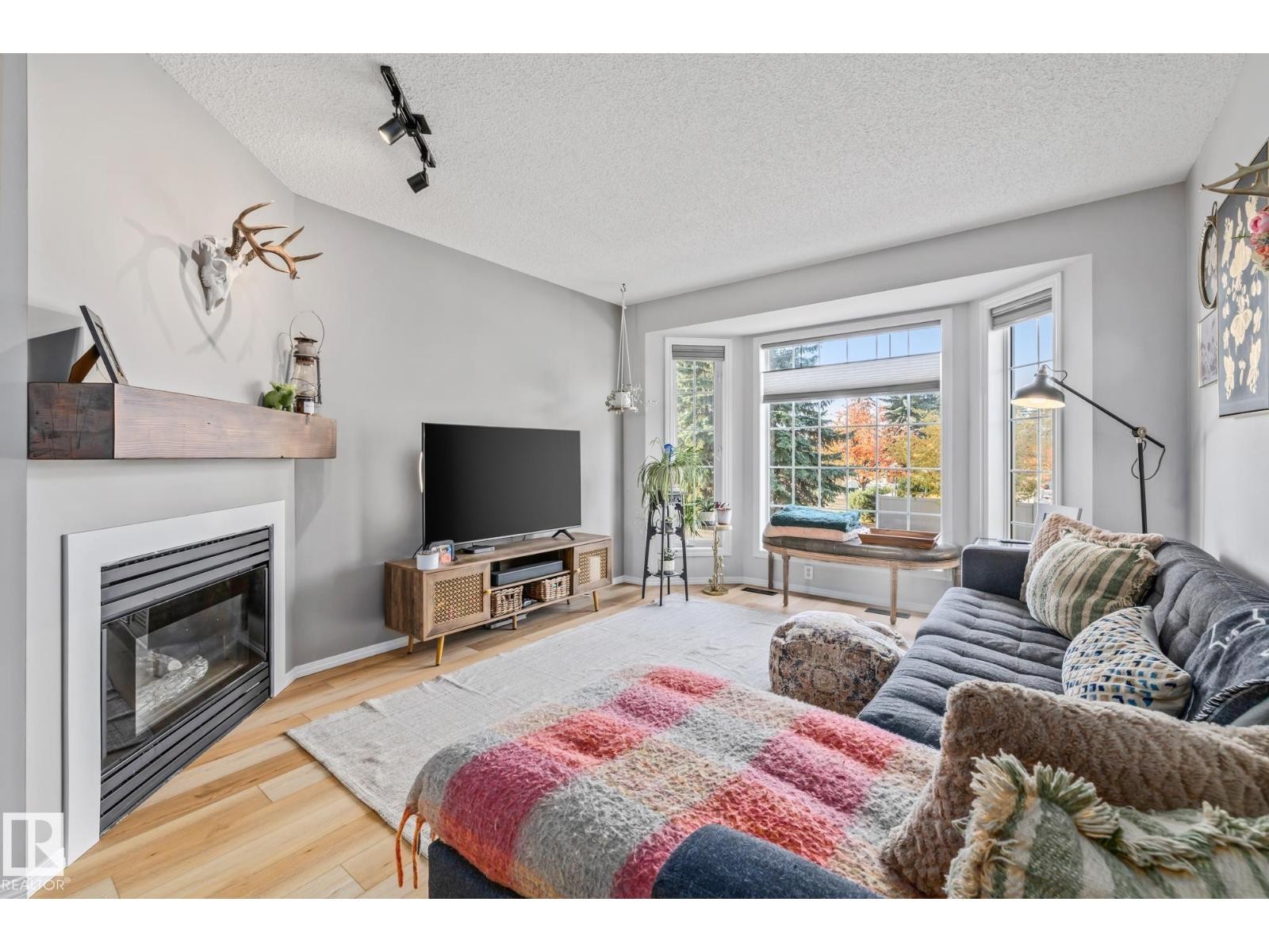 












1606 JAMHA RD NW

,
Edmonton,




Alberta
T6L6V7

