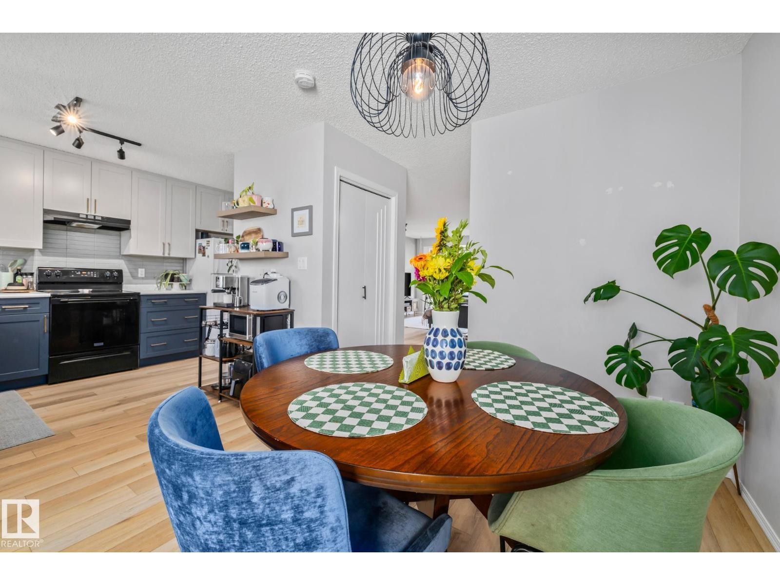 












1606 JAMHA RD NW

,
Edmonton,




Alberta
T6L6V7

