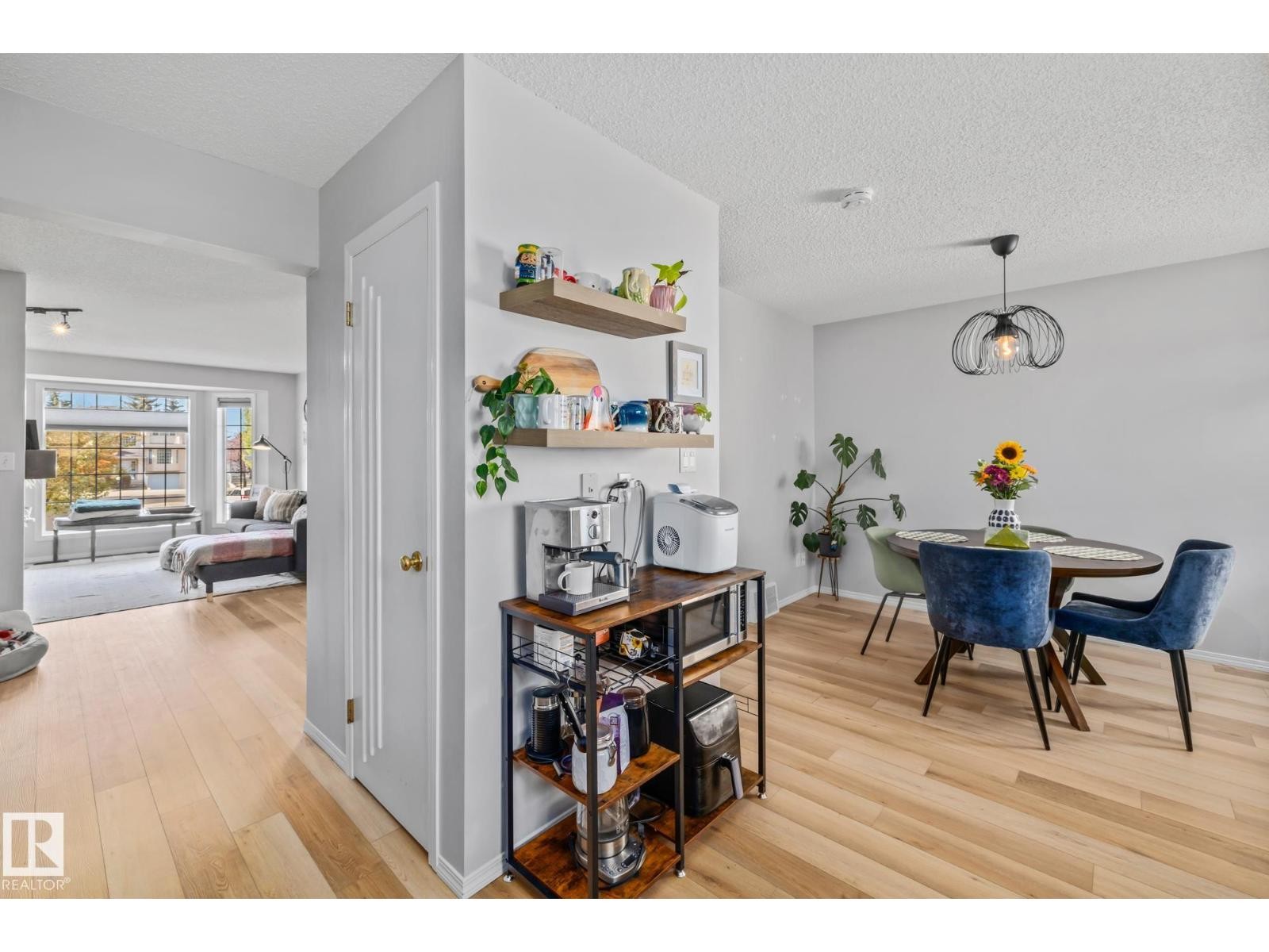 












1606 JAMHA RD NW

,
Edmonton,




Alberta
T6L6V7

