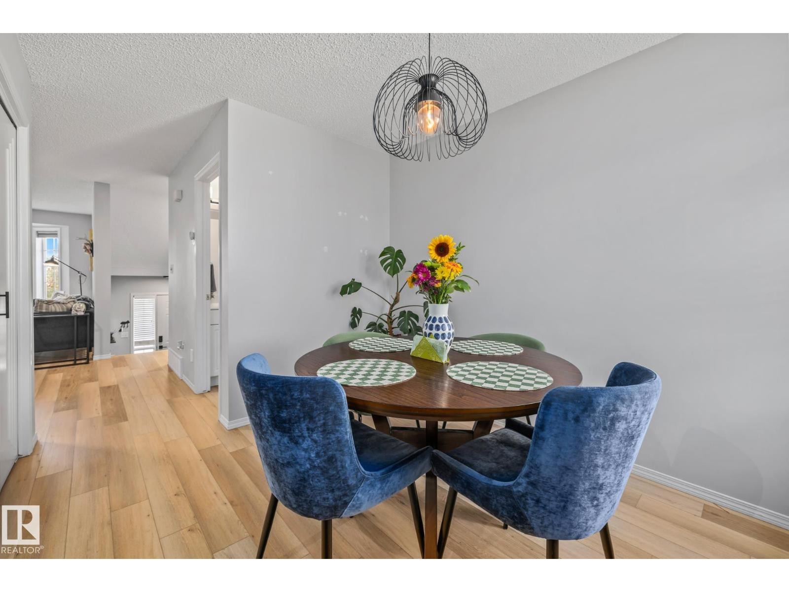 












1606 JAMHA RD NW

,
Edmonton,




Alberta
T6L6V7

