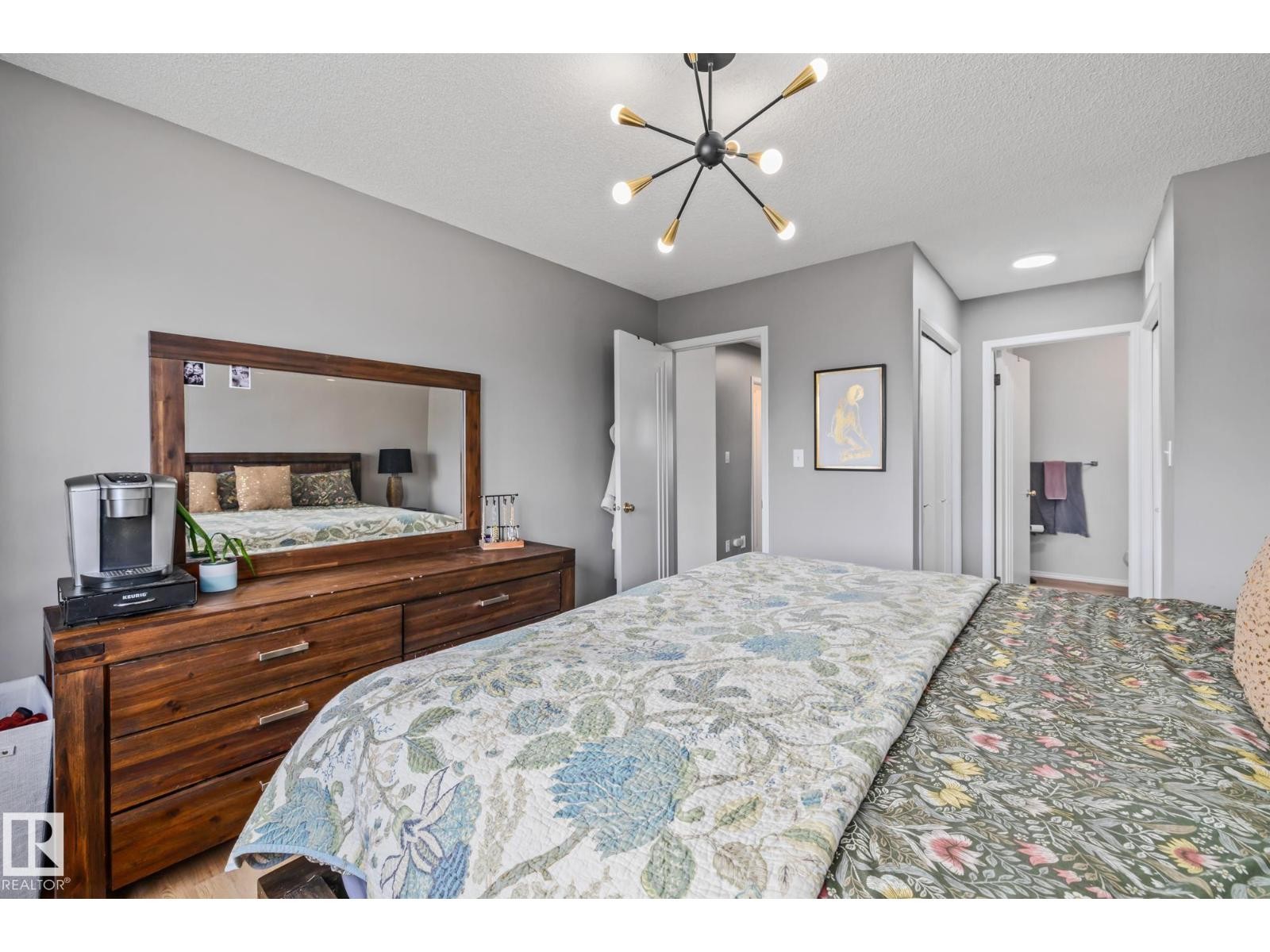 












1606 JAMHA RD NW

,
Edmonton,




Alberta
T6L6V7

