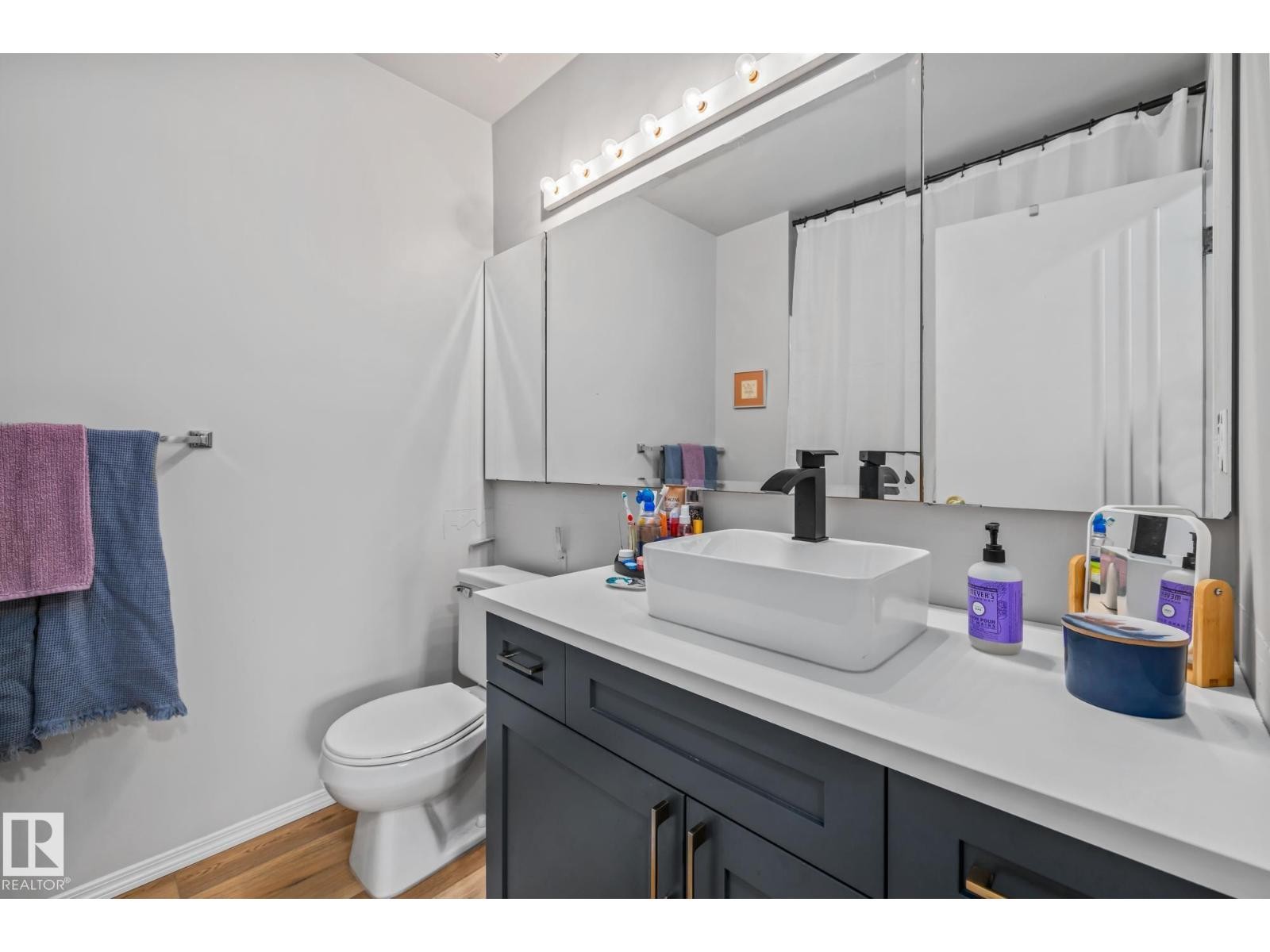 












1606 JAMHA RD NW

,
Edmonton,




Alberta
T6L6V7


