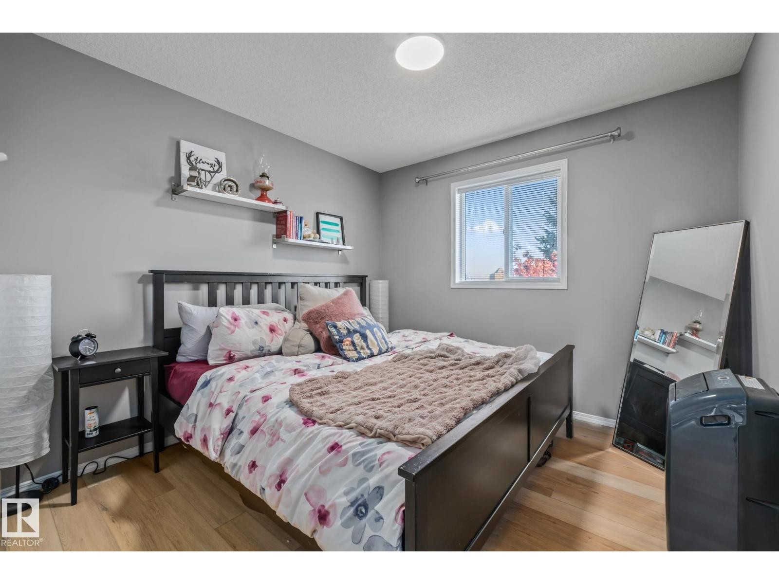 












1606 JAMHA RD NW

,
Edmonton,




Alberta
T6L6V7

