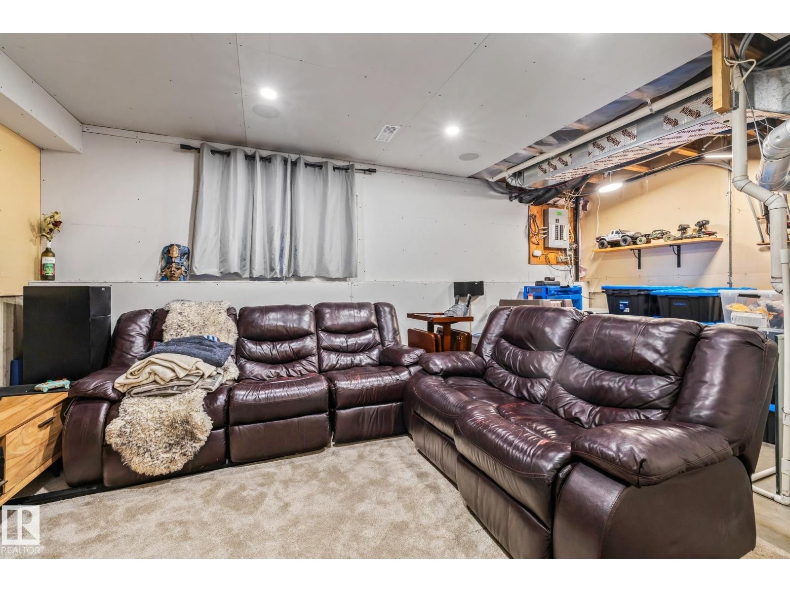 












1606 JAMHA RD NW

,
Edmonton,




Alberta
T6L6V7

