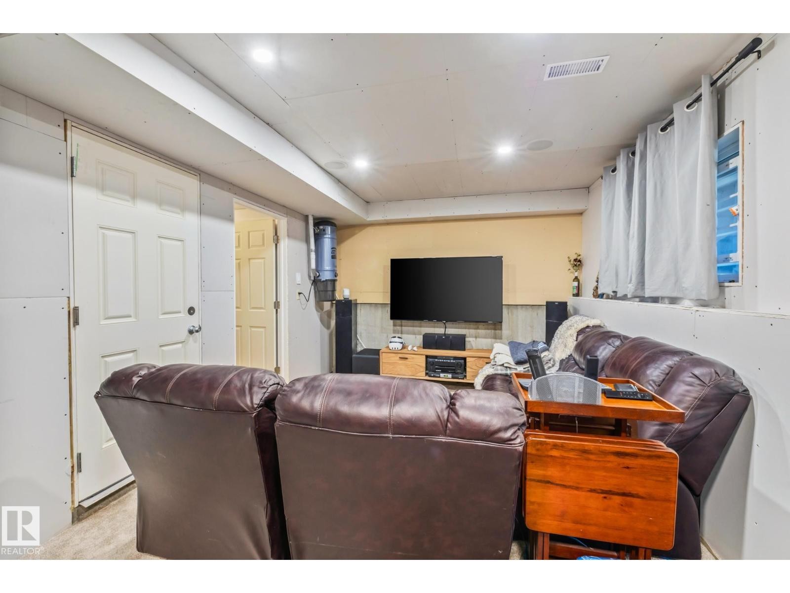 












1606 JAMHA RD NW

,
Edmonton,




Alberta
T6L6V7

