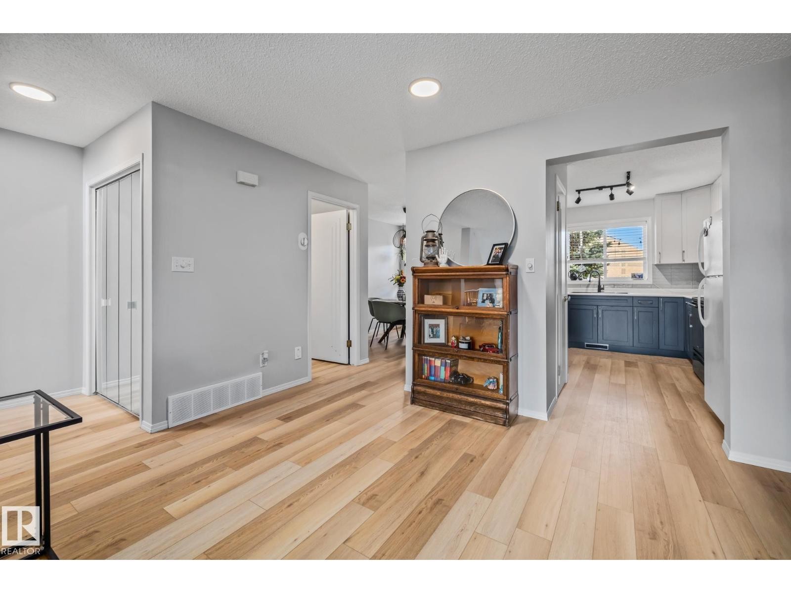 












1606 JAMHA RD NW

,
Edmonton,




Alberta
T6L6V7

