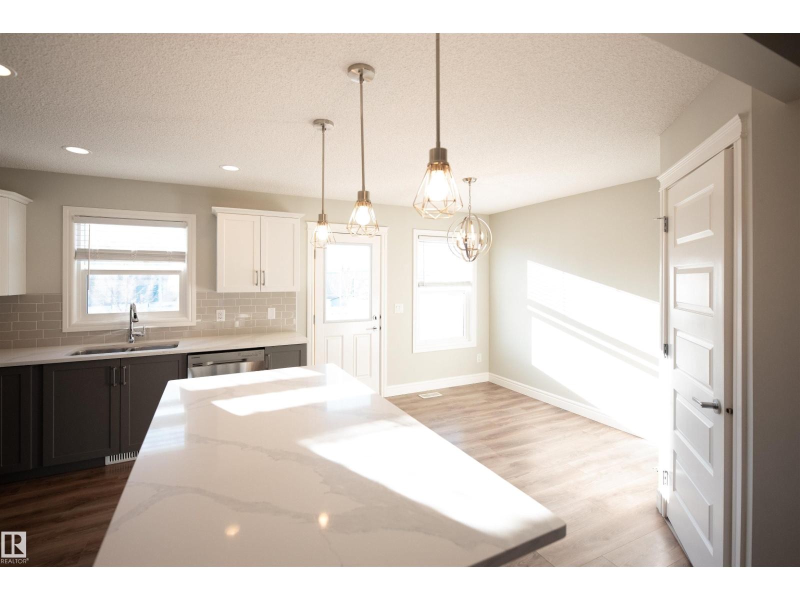 












#6 330 BULYEA RD NW

,
Edmonton,




Alberta
T6R0W8

