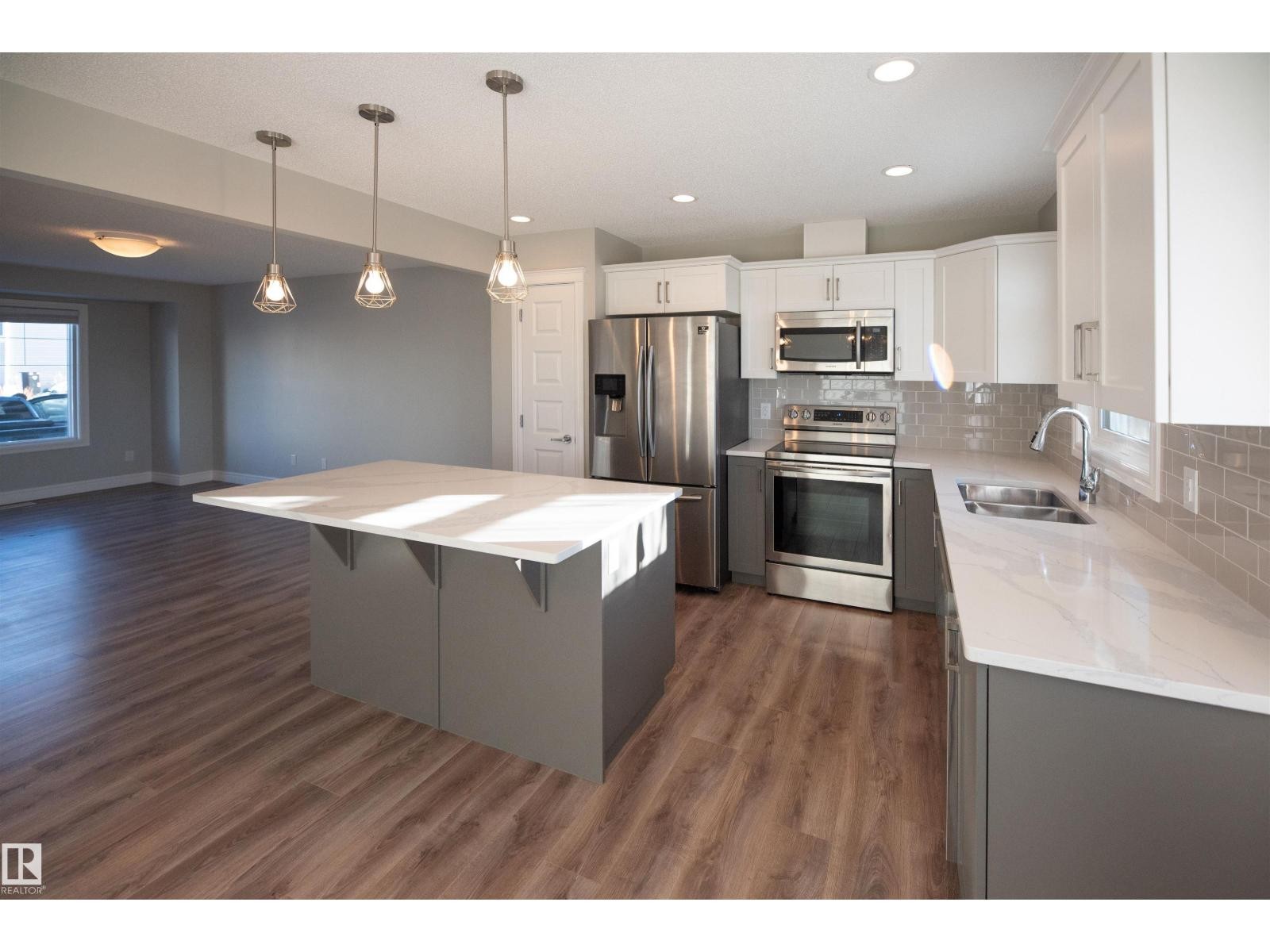 












#6 330 BULYEA RD NW

,
Edmonton,




Alberta
T6R0W8


