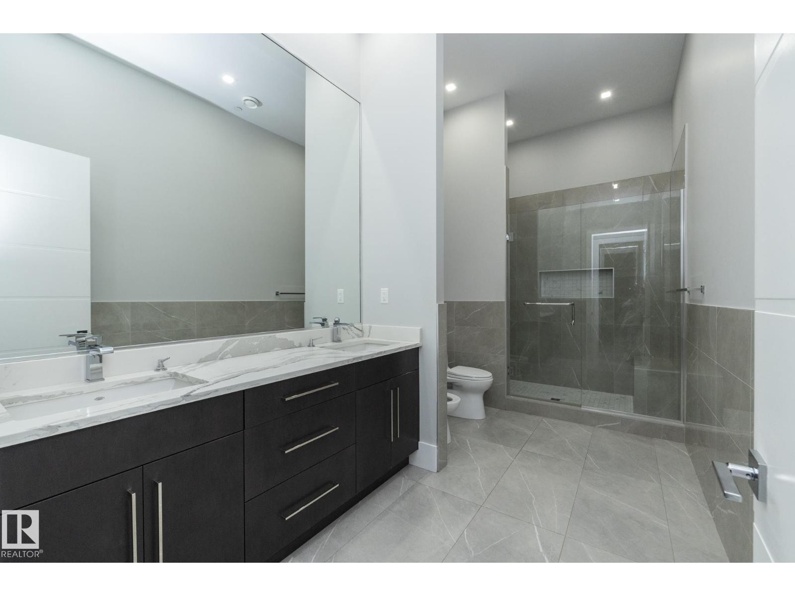 












#14 3466 KESWICK BV SW

,
Edmonton,




Alberta
T6W3S4

