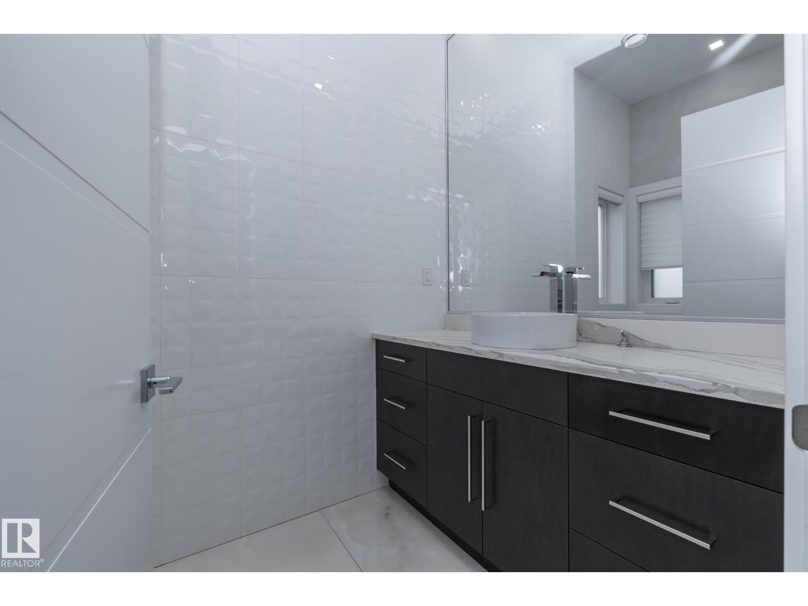 












#14 3466 KESWICK BV SW

,
Edmonton,




Alberta
T6W3S4

