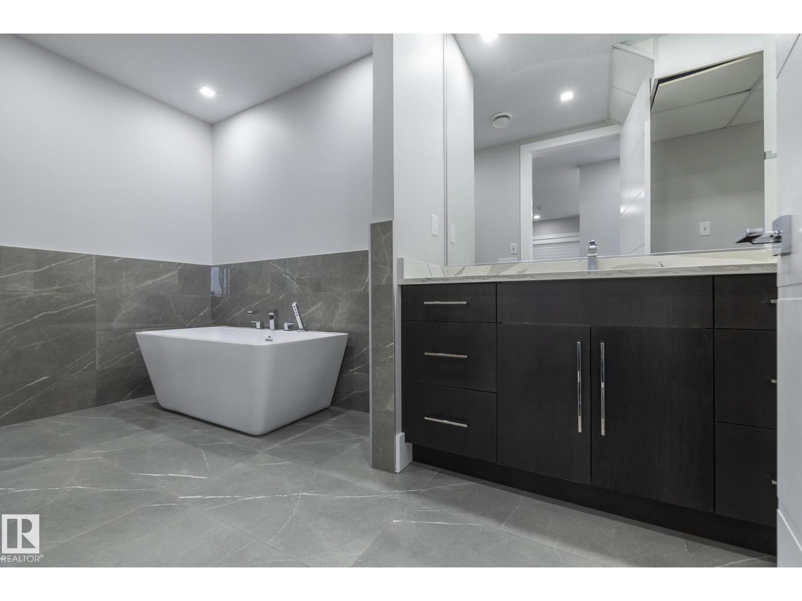 












#14 3466 KESWICK BV SW

,
Edmonton,




Alberta
T6W3S4

