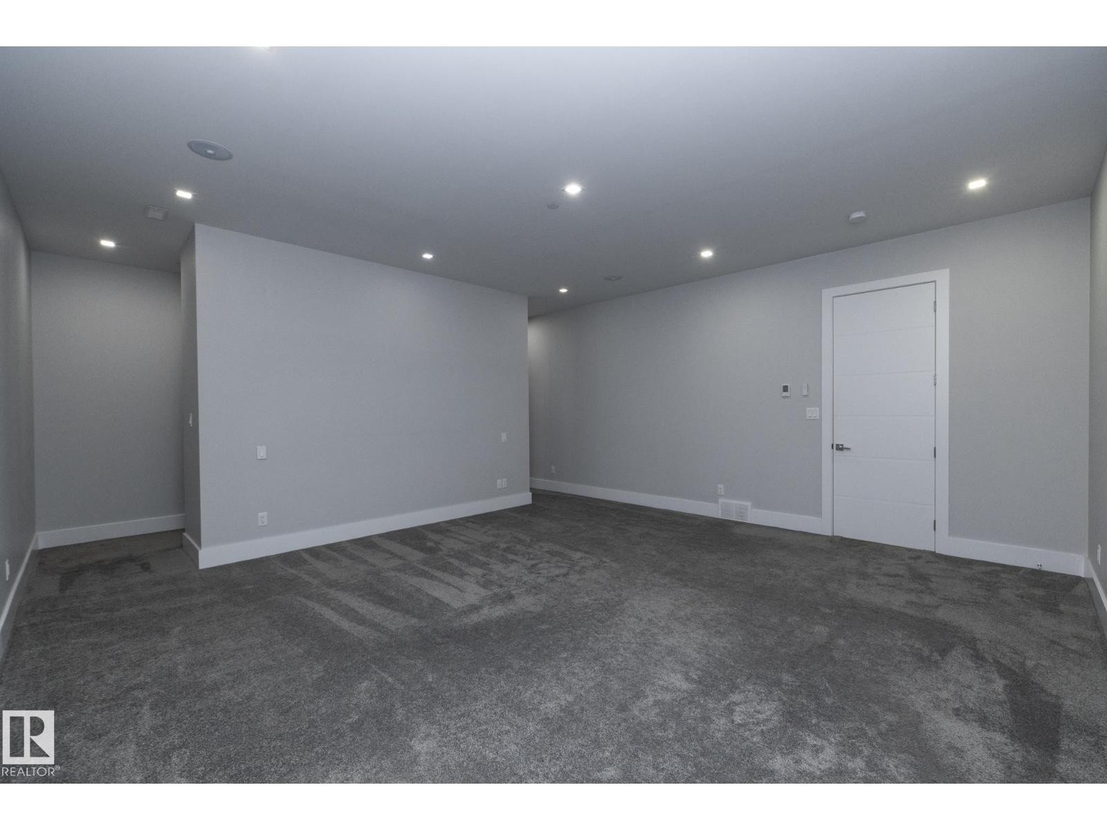 












#14 3466 KESWICK BV SW

,
Edmonton,




Alberta
T6W3S4

