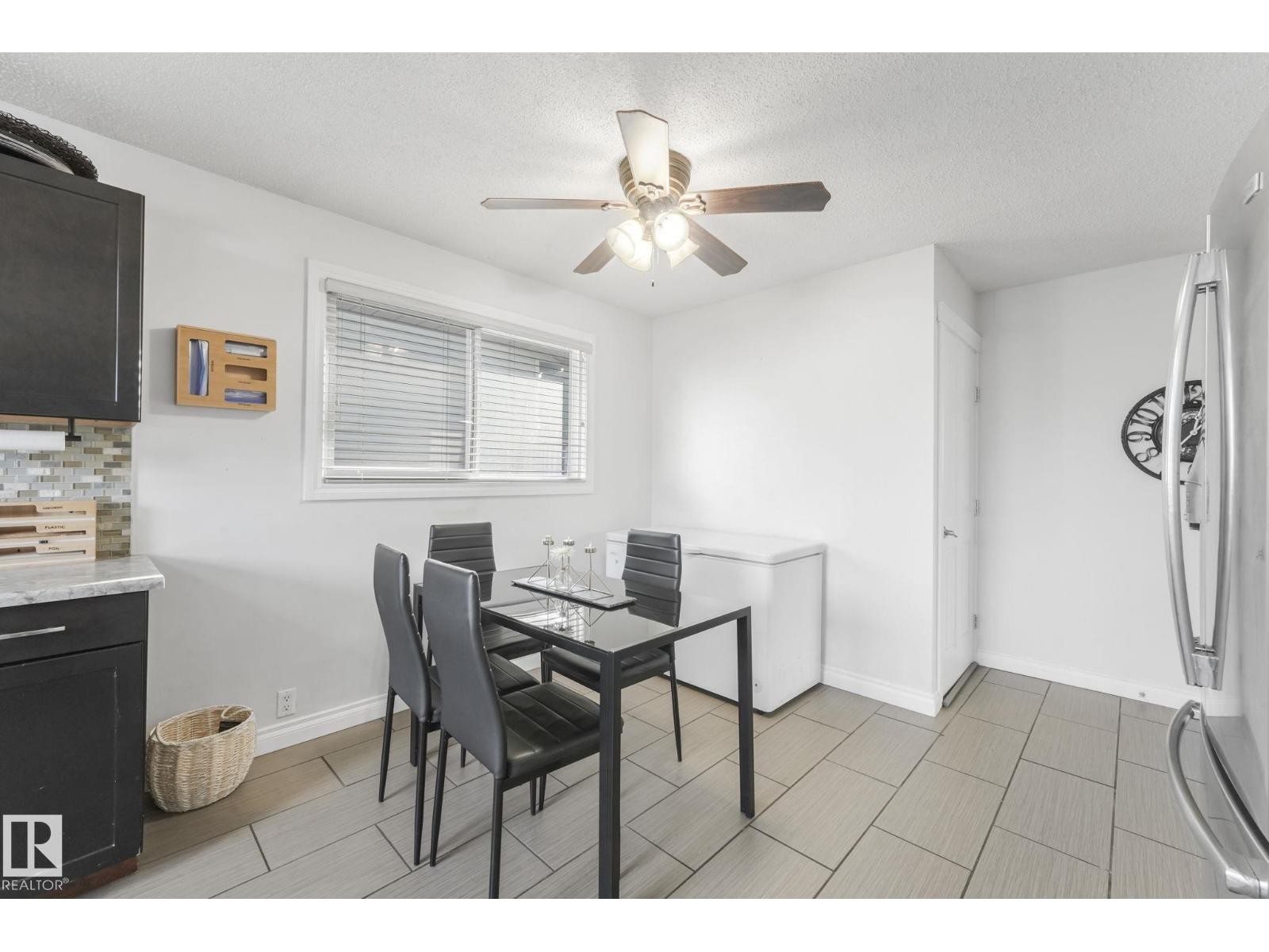 












14416 31 ST NW

,
Edmonton,




Alberta
T5Y1Y8

