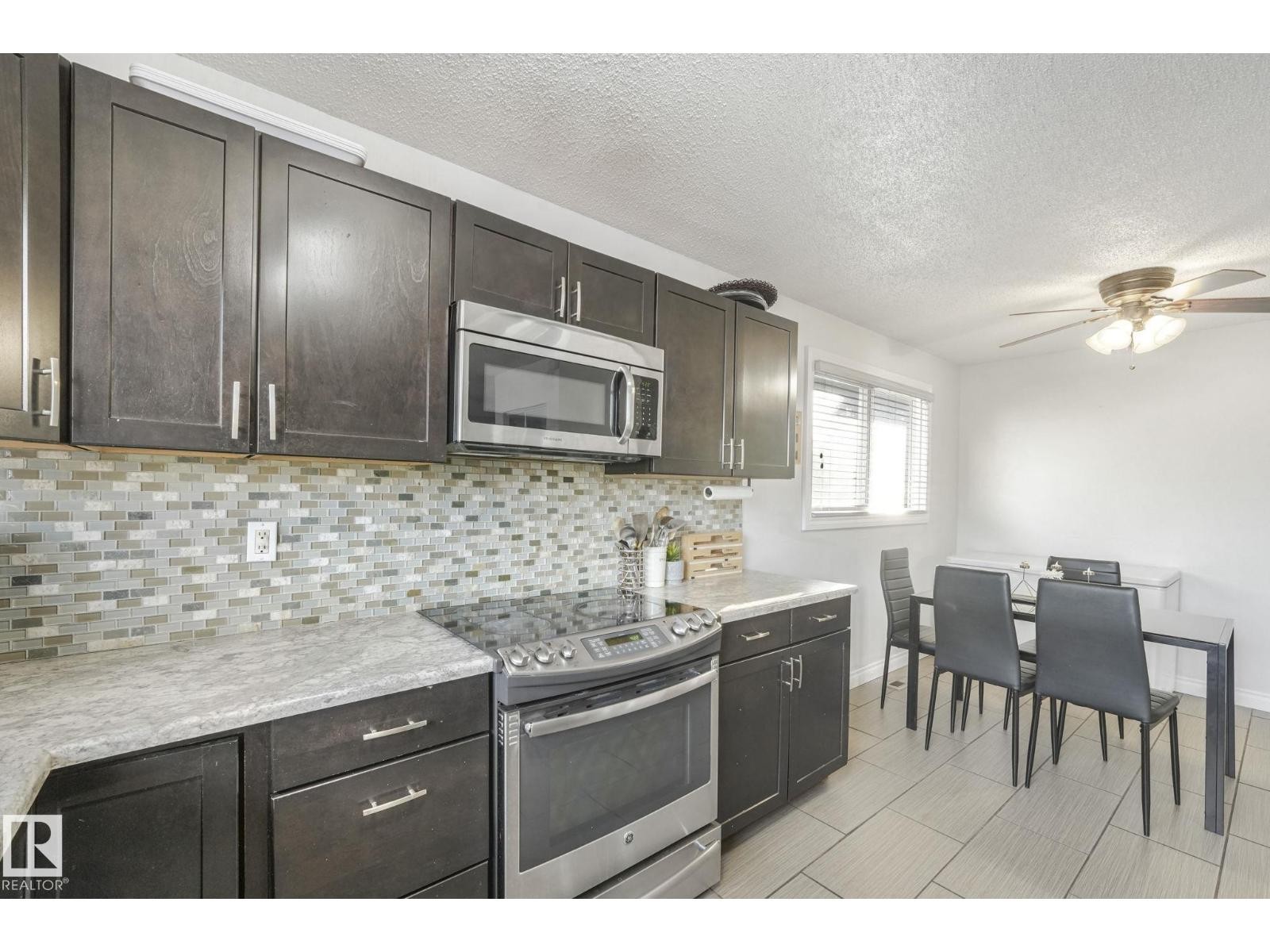 












14416 31 ST NW

,
Edmonton,




Alberta
T5Y1Y8

