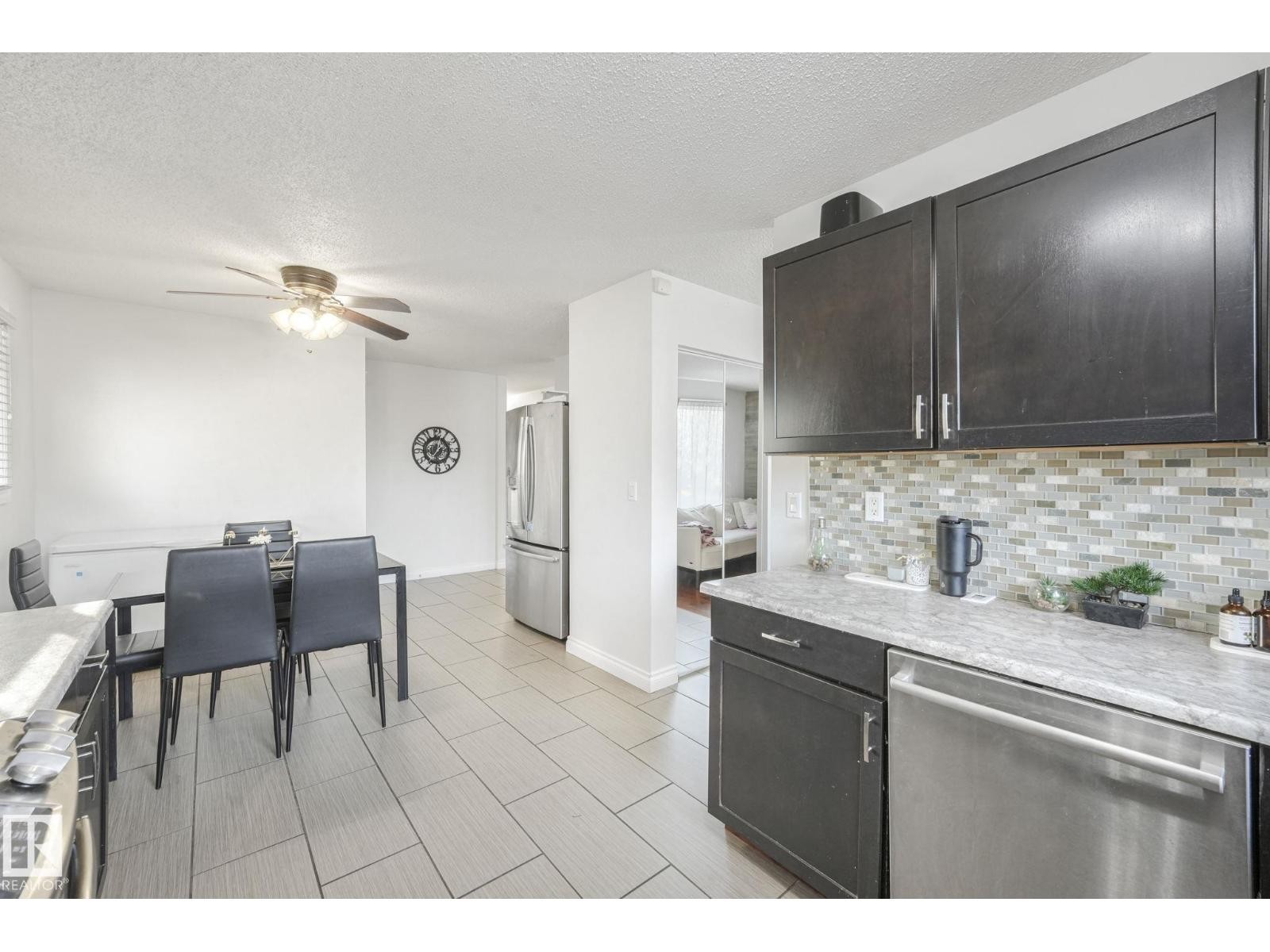 












14416 31 ST NW

,
Edmonton,




Alberta
T5Y1Y8

