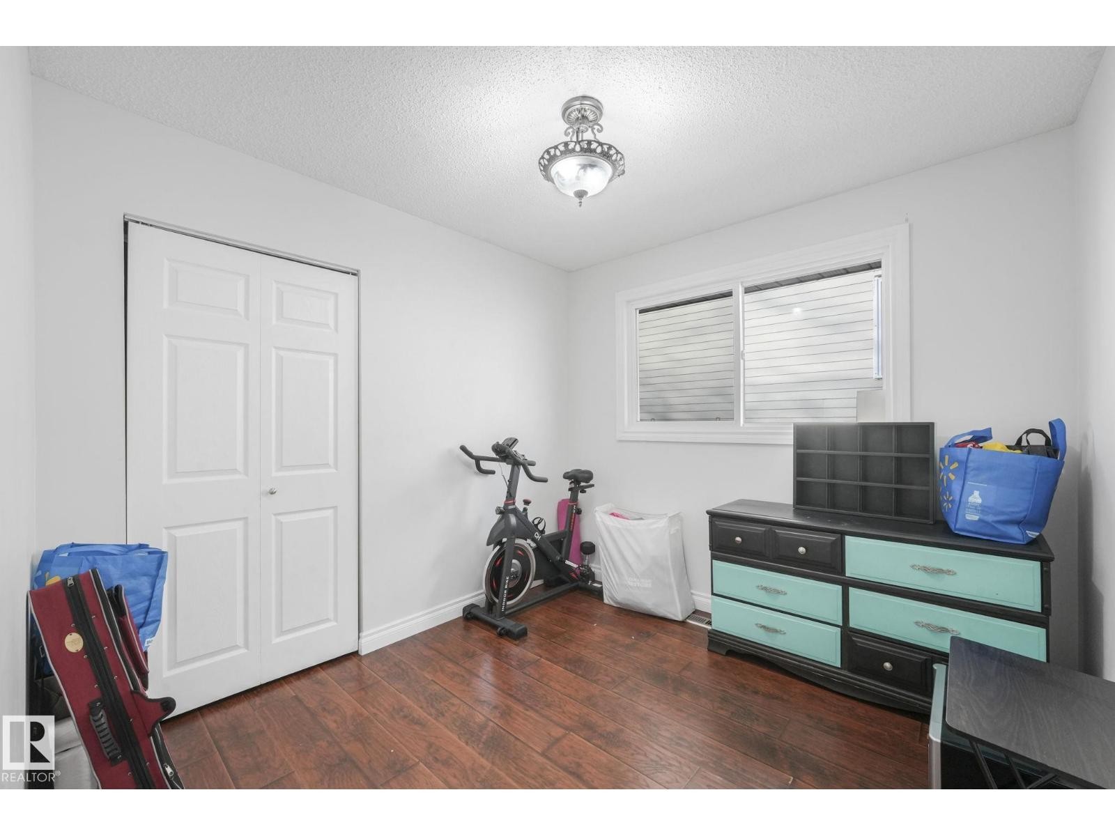 












14416 31 ST NW

,
Edmonton,




Alberta
T5Y1Y8

