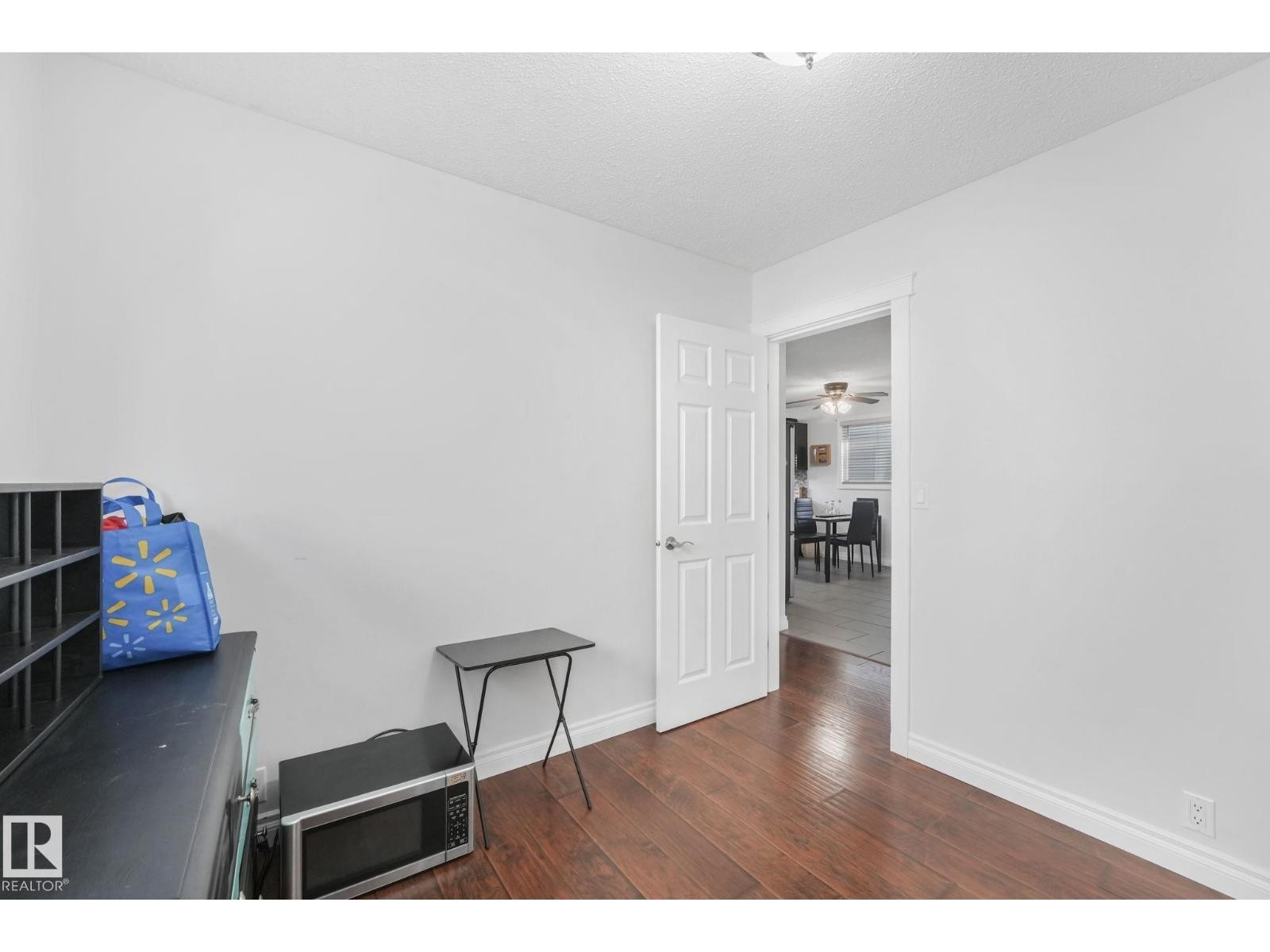 












14416 31 ST NW

,
Edmonton,




Alberta
T5Y1Y8

