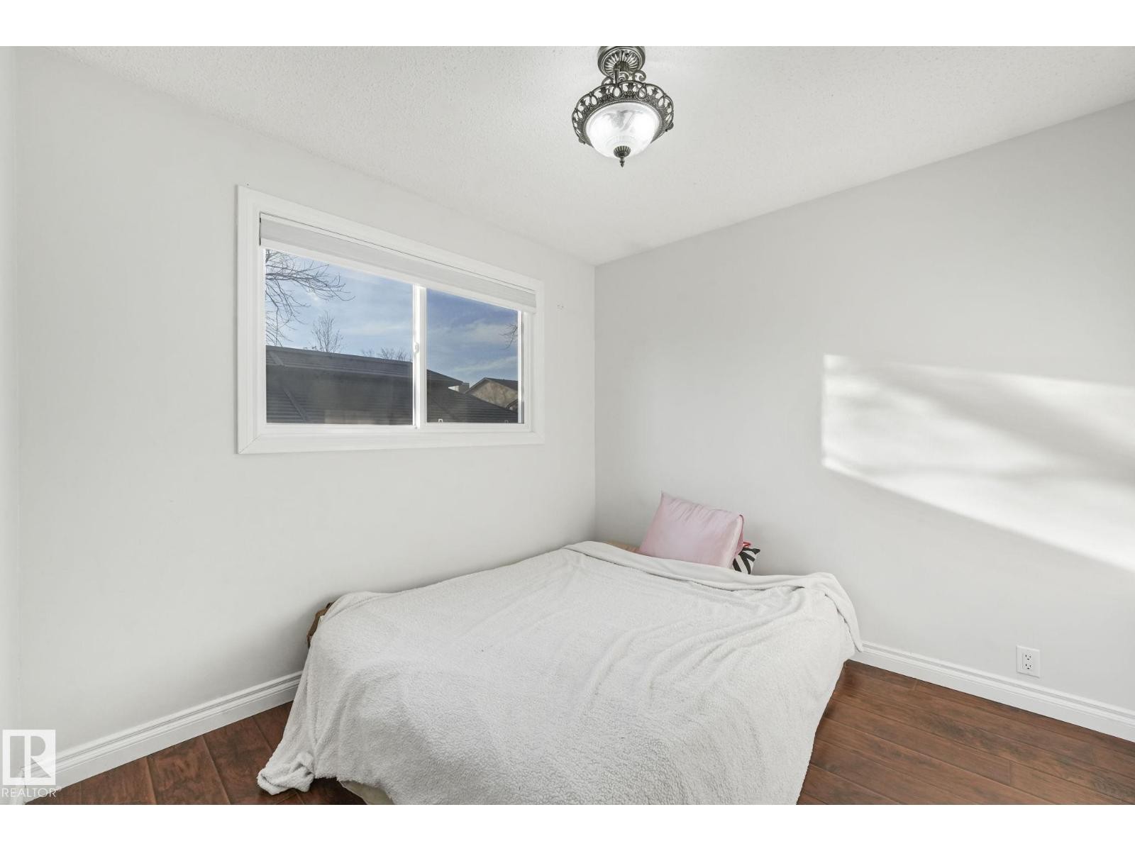 












14416 31 ST NW

,
Edmonton,




Alberta
T5Y1Y8

