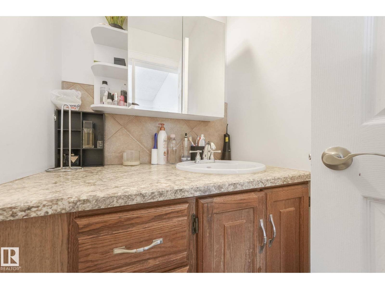 












14416 31 ST NW

,
Edmonton,




Alberta
T5Y1Y8

