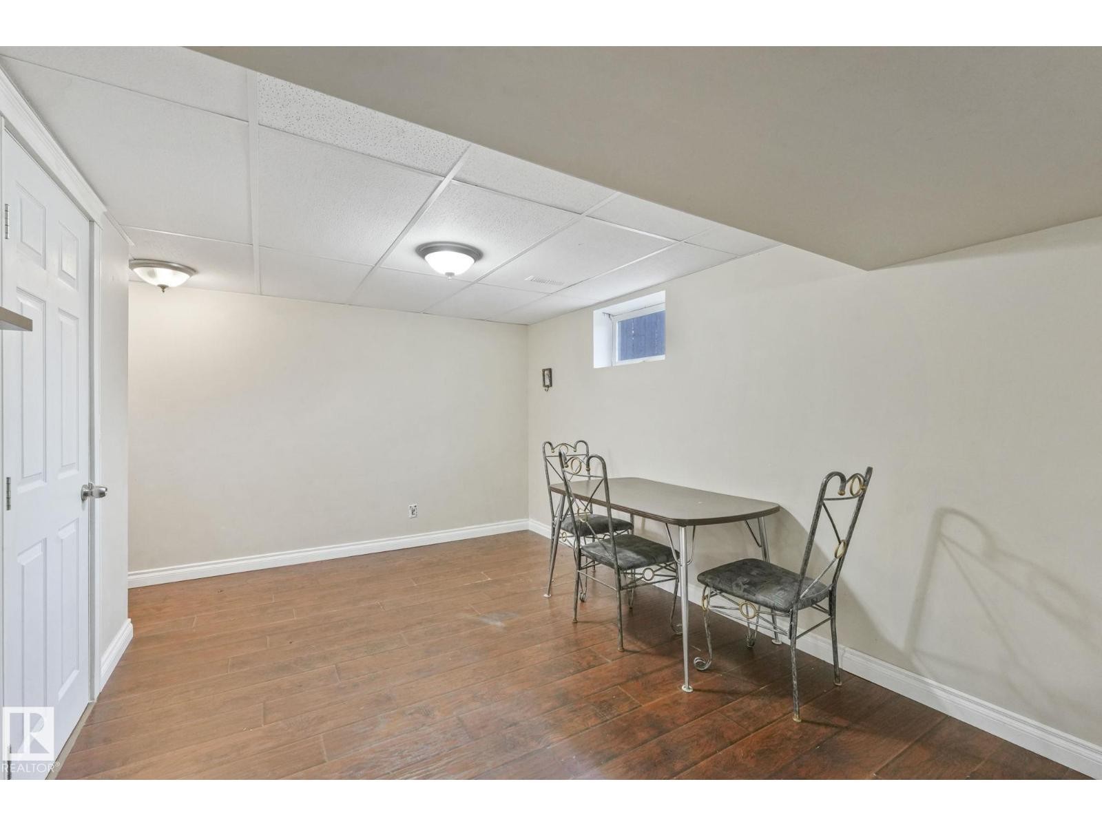 












14416 31 ST NW

,
Edmonton,




Alberta
T5Y1Y8

