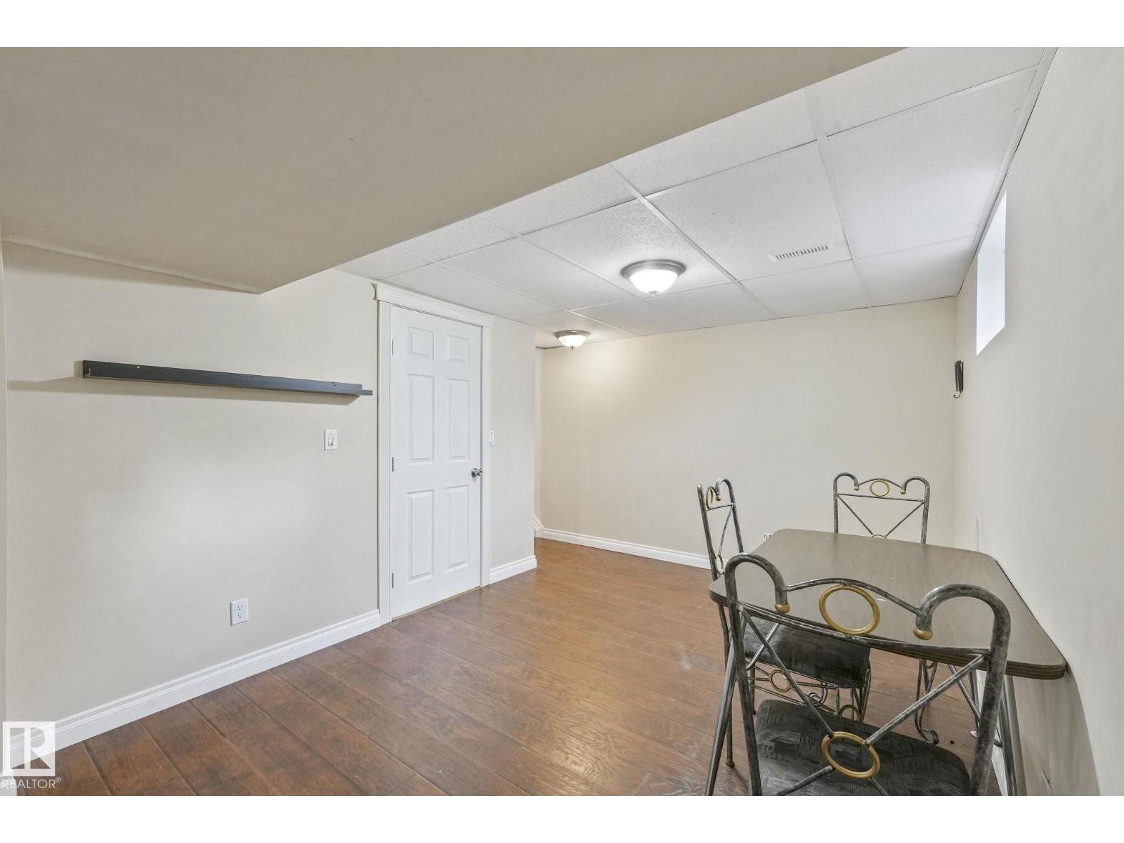 












14416 31 ST NW

,
Edmonton,




Alberta
T5Y1Y8

